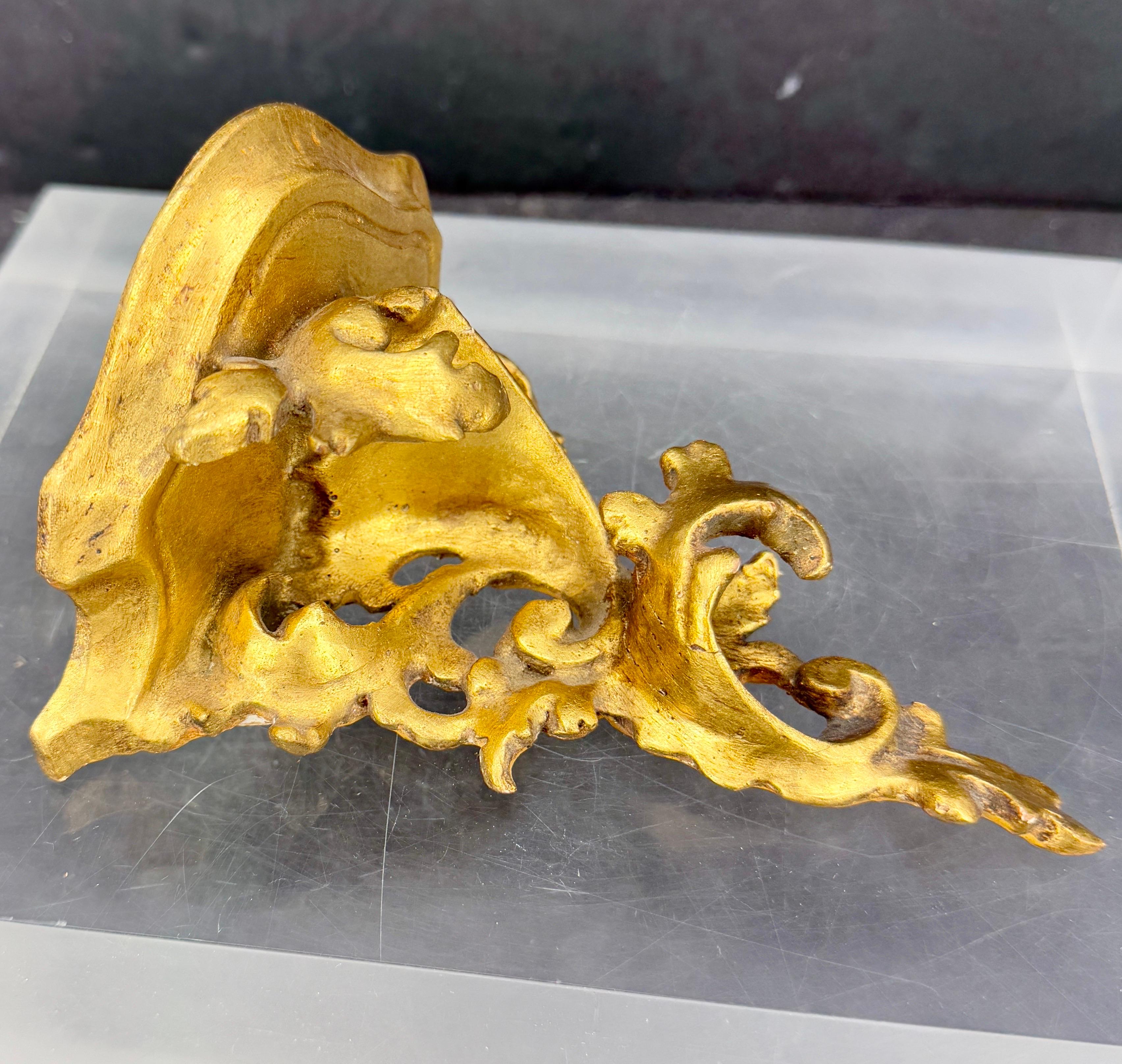 Italian Florentine Architectural Gilt Wall Shelf Bracket, circa 1950 For Sale 1