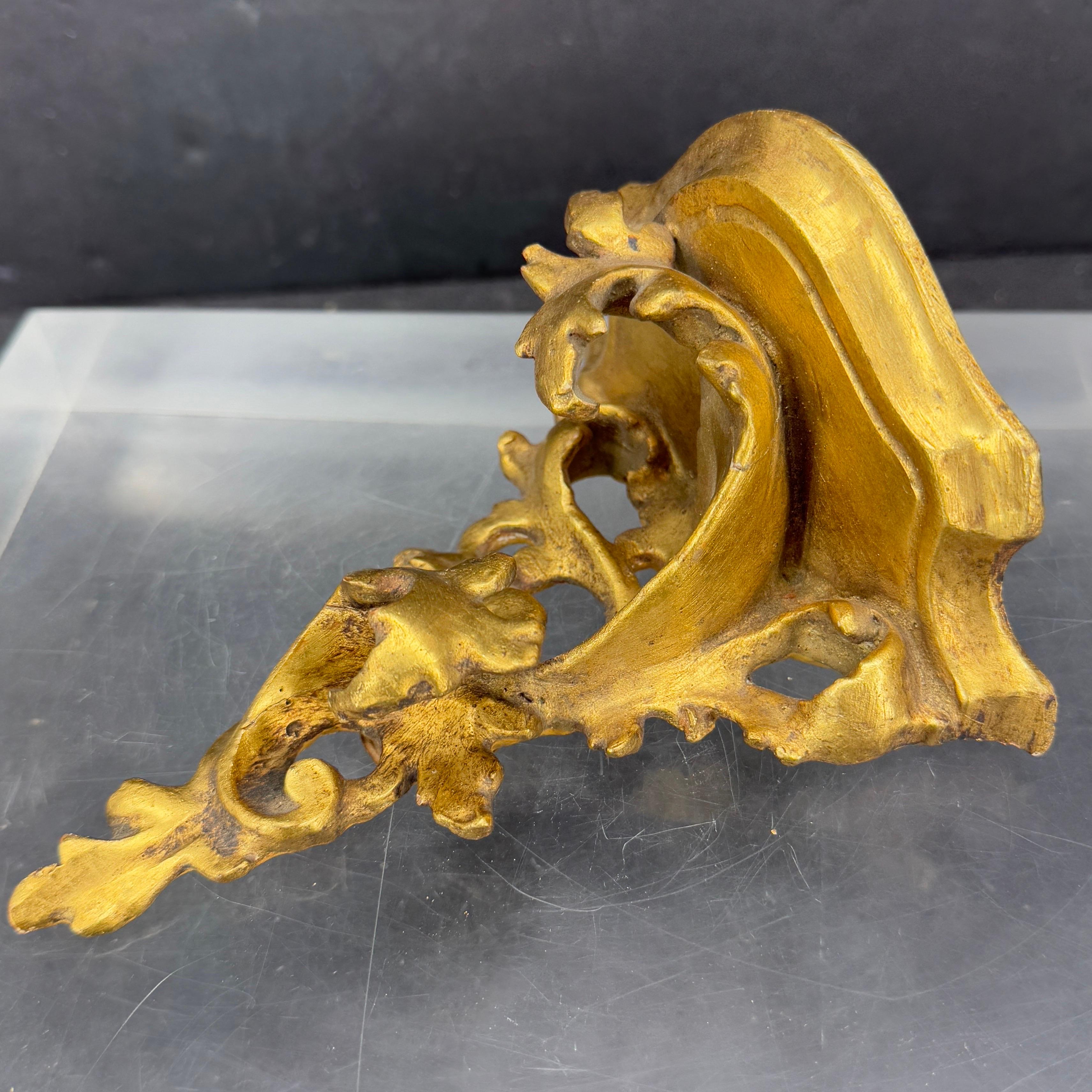 Italian Florentine Architectural Gilt Wall Shelf Bracket, circa 1950 For Sale 2