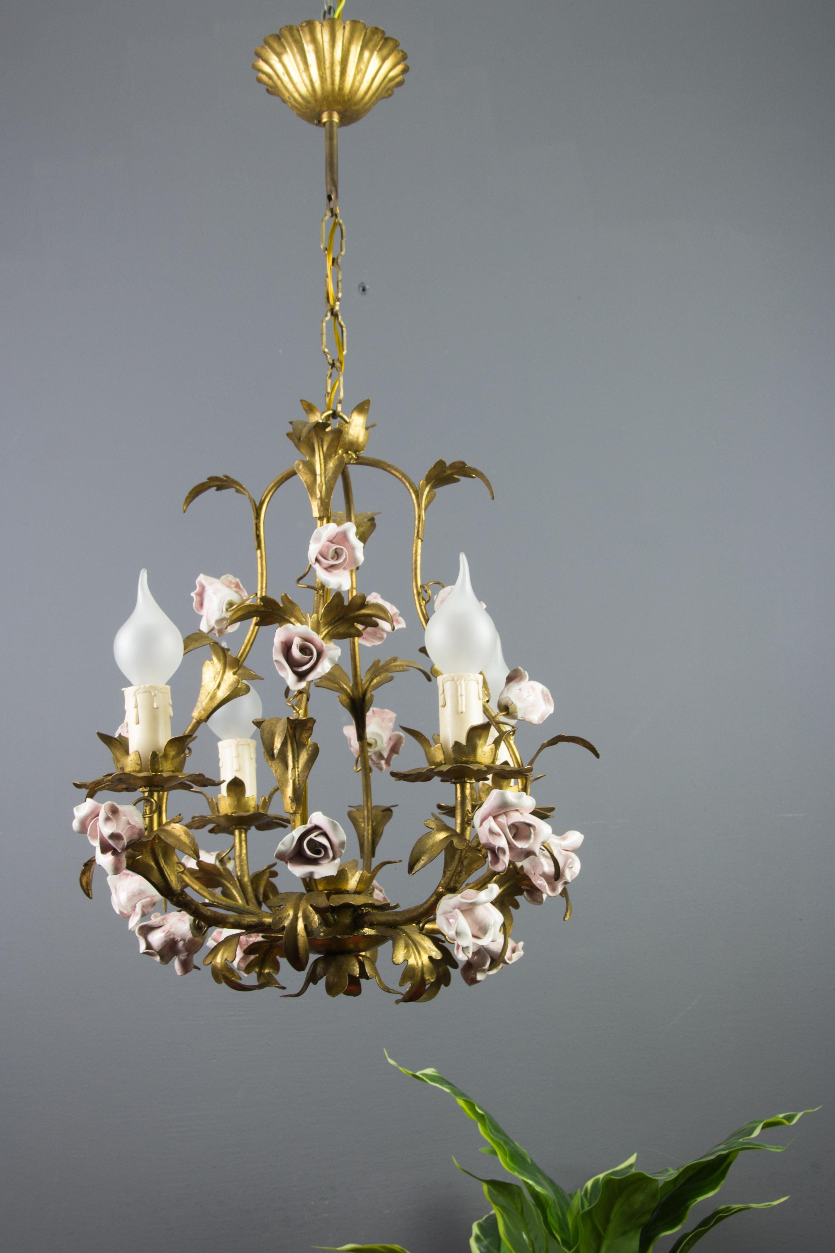 Mid-20th Century Italian Florentine Birdcage Gold Color Tôle Chandelier with Pink Ceramic Roses