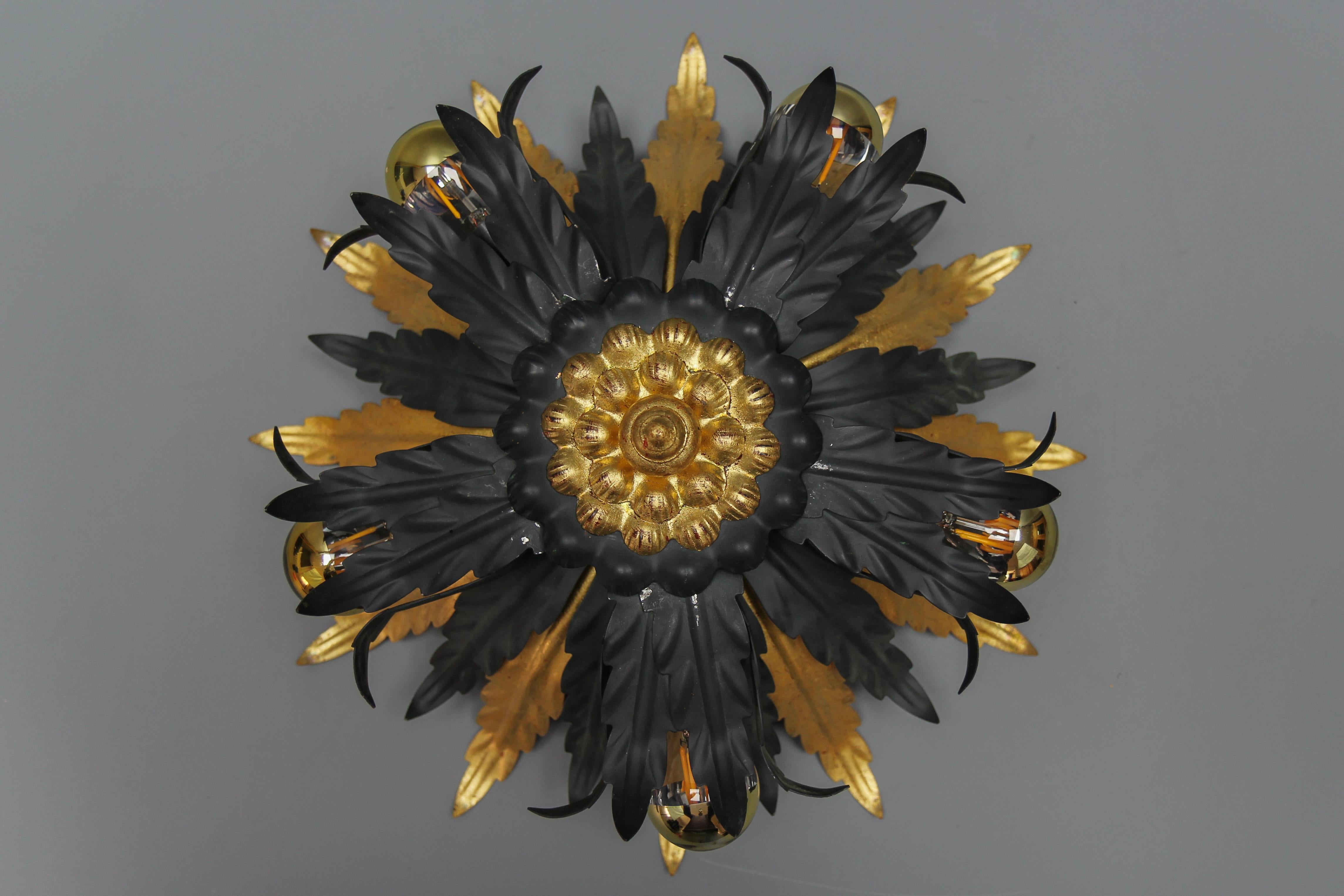 Adorable Hollywood Regency style Italian black and gilt metal flower-shaped flush-mount or wall light from the 1970s. 
This beautiful Florentine flush mount features five lights, each with a socket for an E14-size light bulb.
Five hidden lights