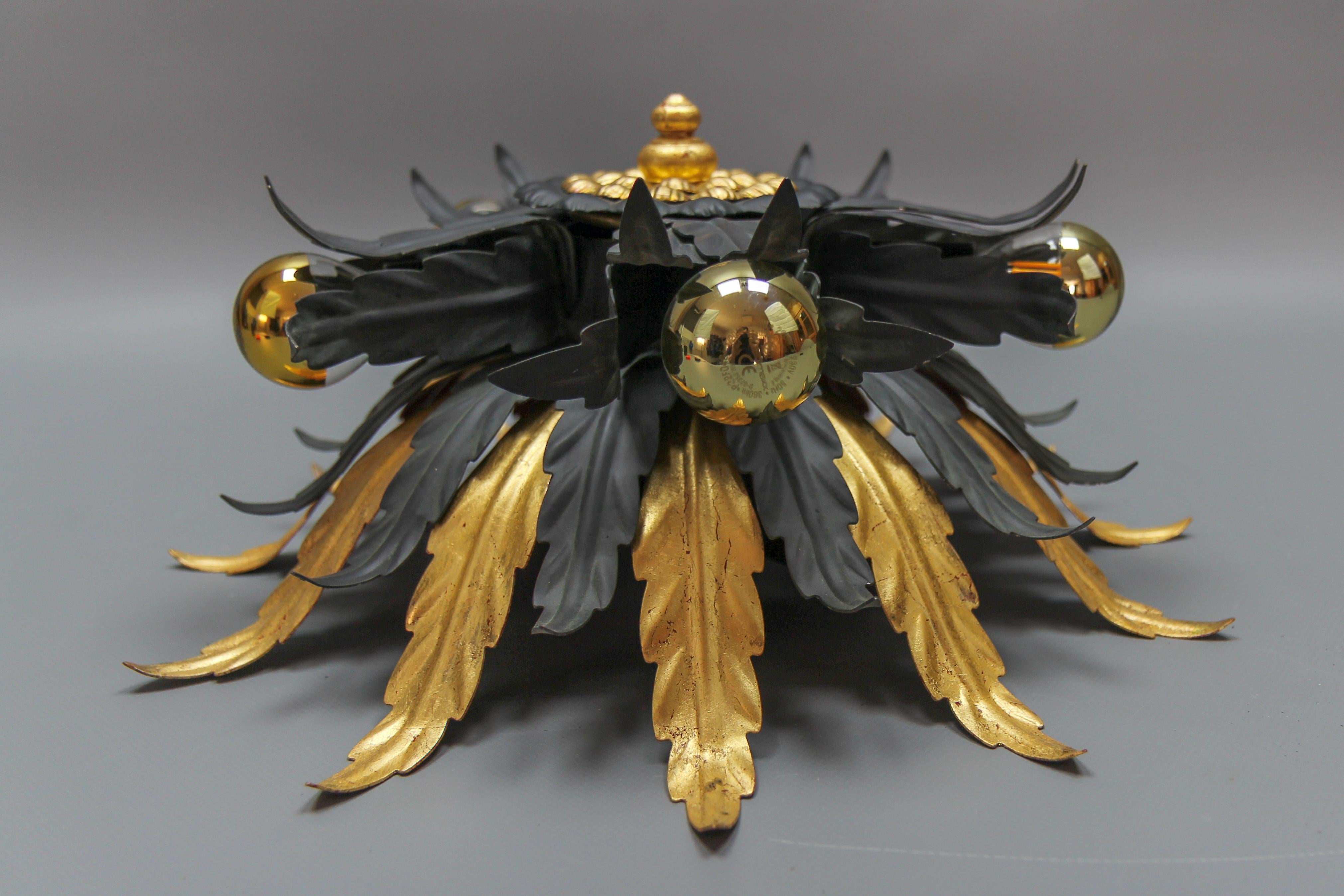 Italian Florentine Black and Gilt Metal Five-Light Flush Mount or Wall Light In Good Condition For Sale In Barntrup, DE