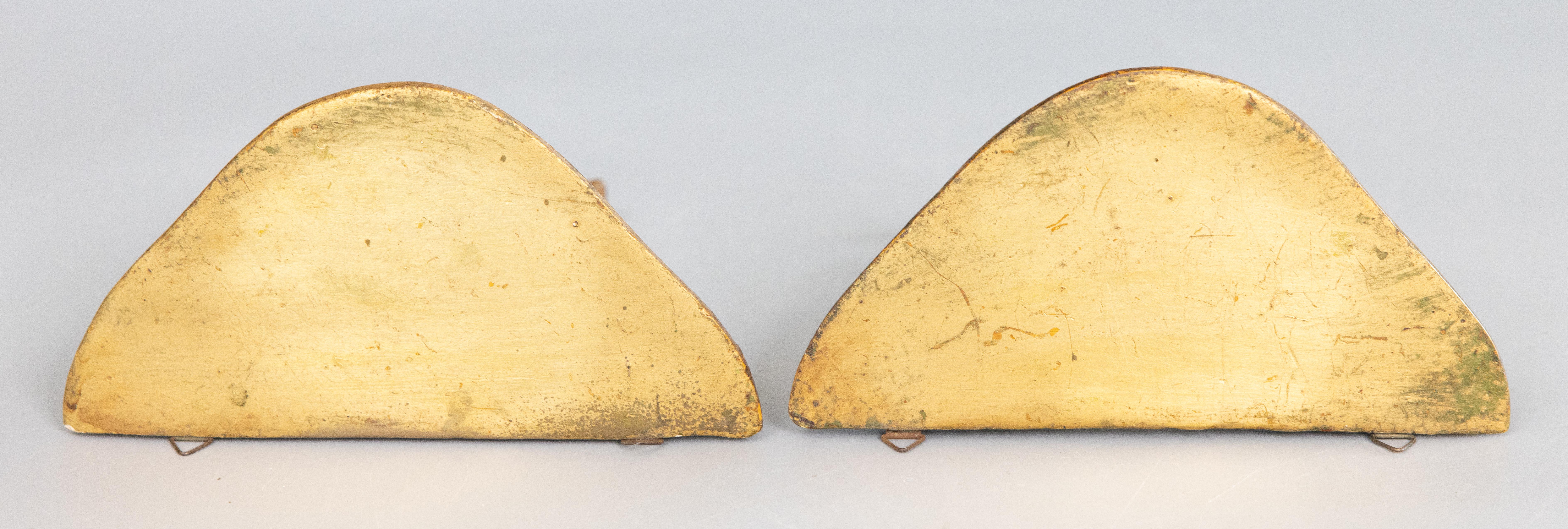 Pair of Italian Florentine Carved Feather Giltwood Wall Brackets, circa 1950 For Sale 2