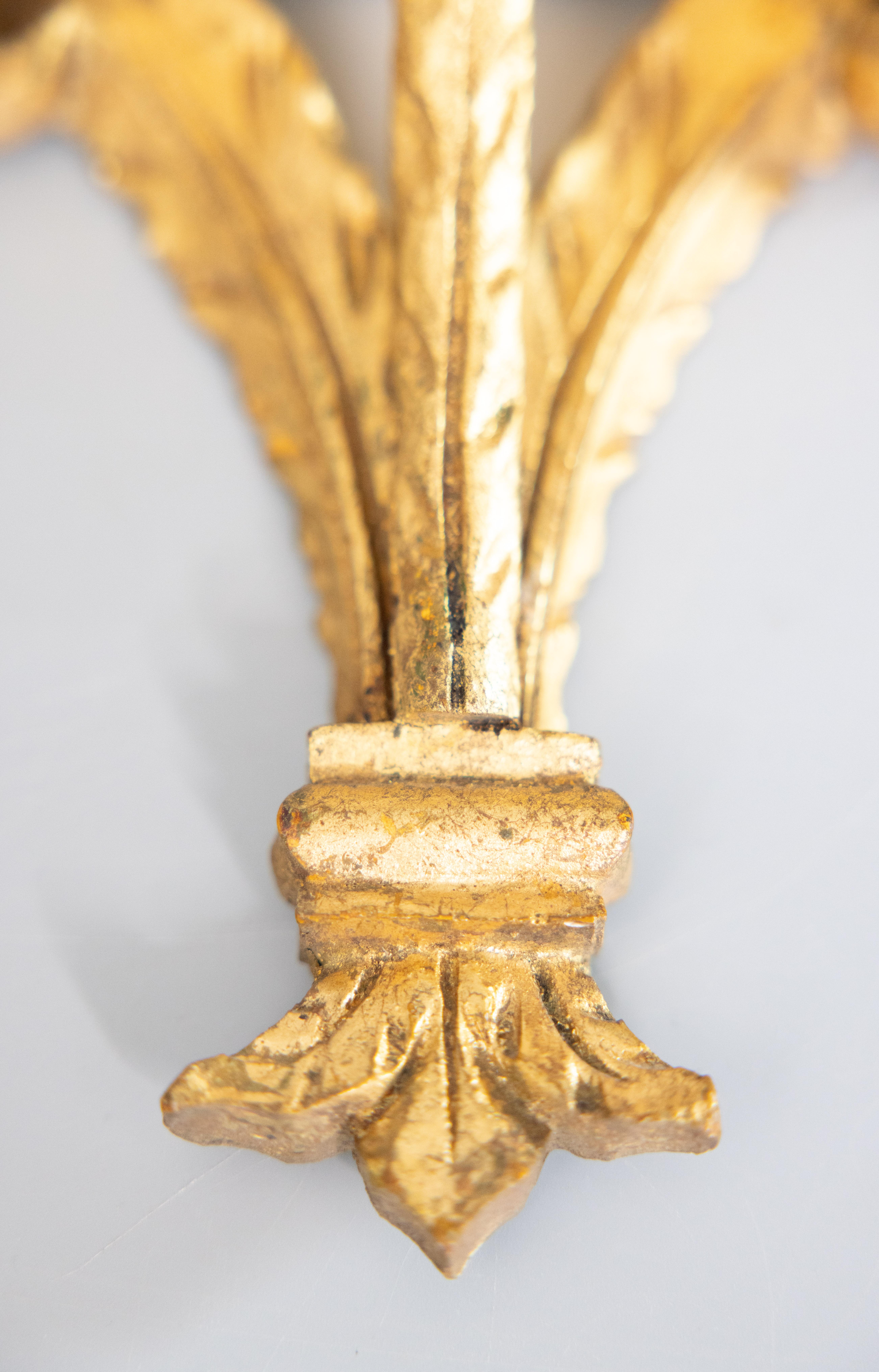 Pair of Italian Florentine Carved Feather Giltwood Wall Brackets, circa 1950 For Sale 4