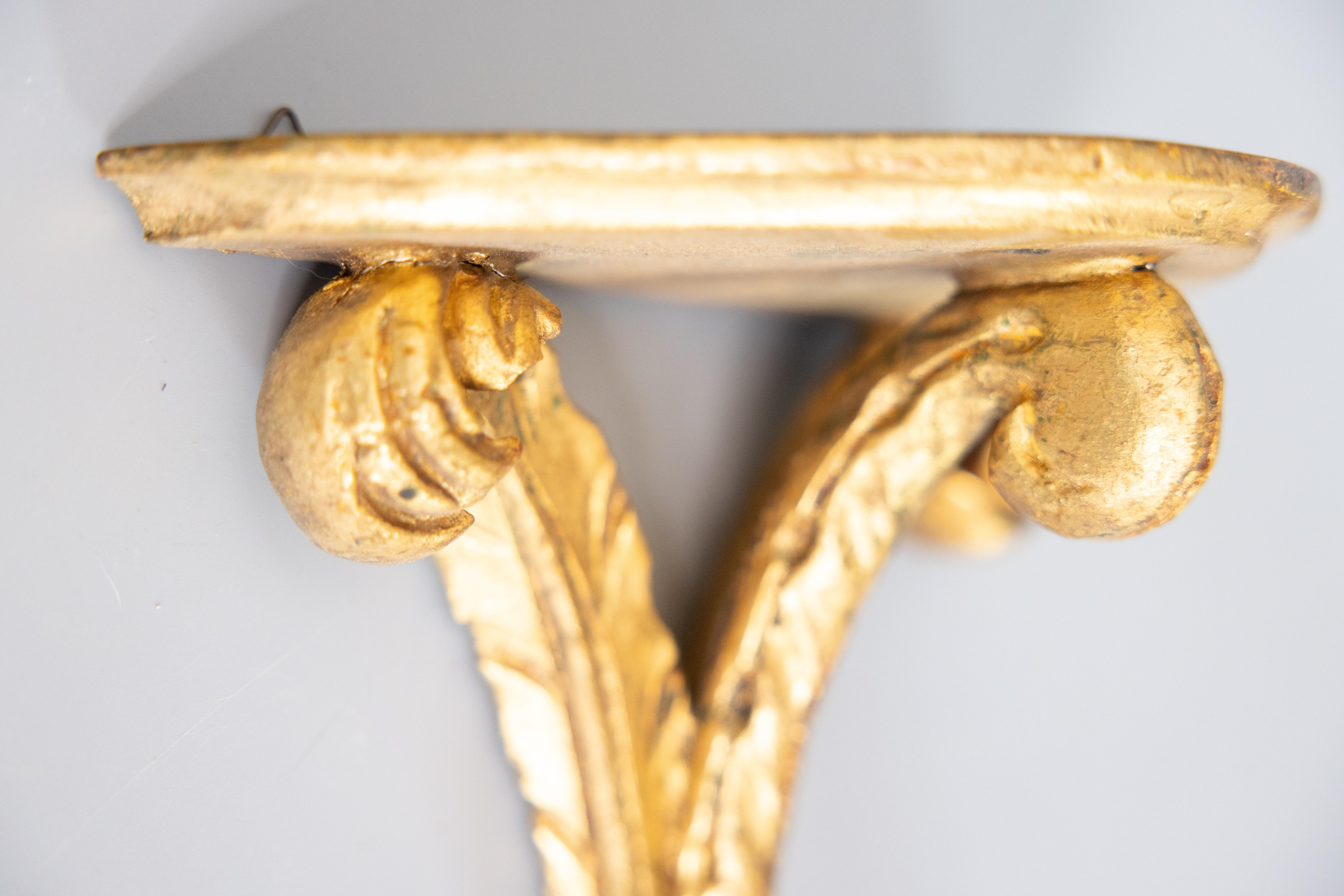 Pair of Italian Florentine Carved Feather Giltwood Wall Brackets, circa 1950 For Sale 3