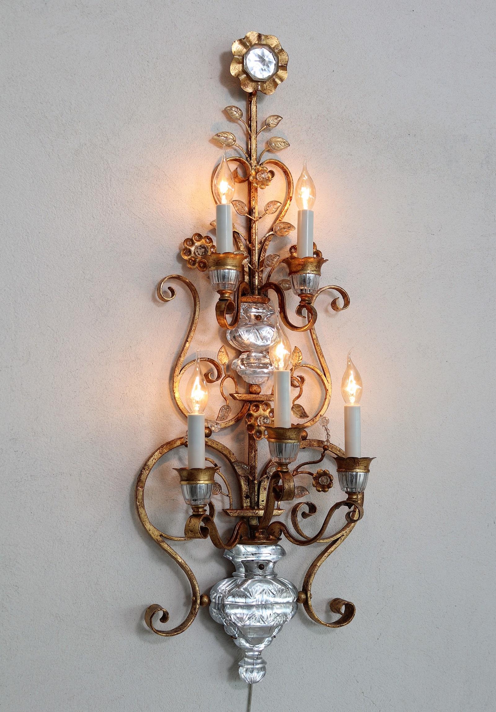 Italian Florentine Crystal and Gilt Iron Wall Sconces by Banci Florence, 1960s In Good Condition In Morazzone, Varese