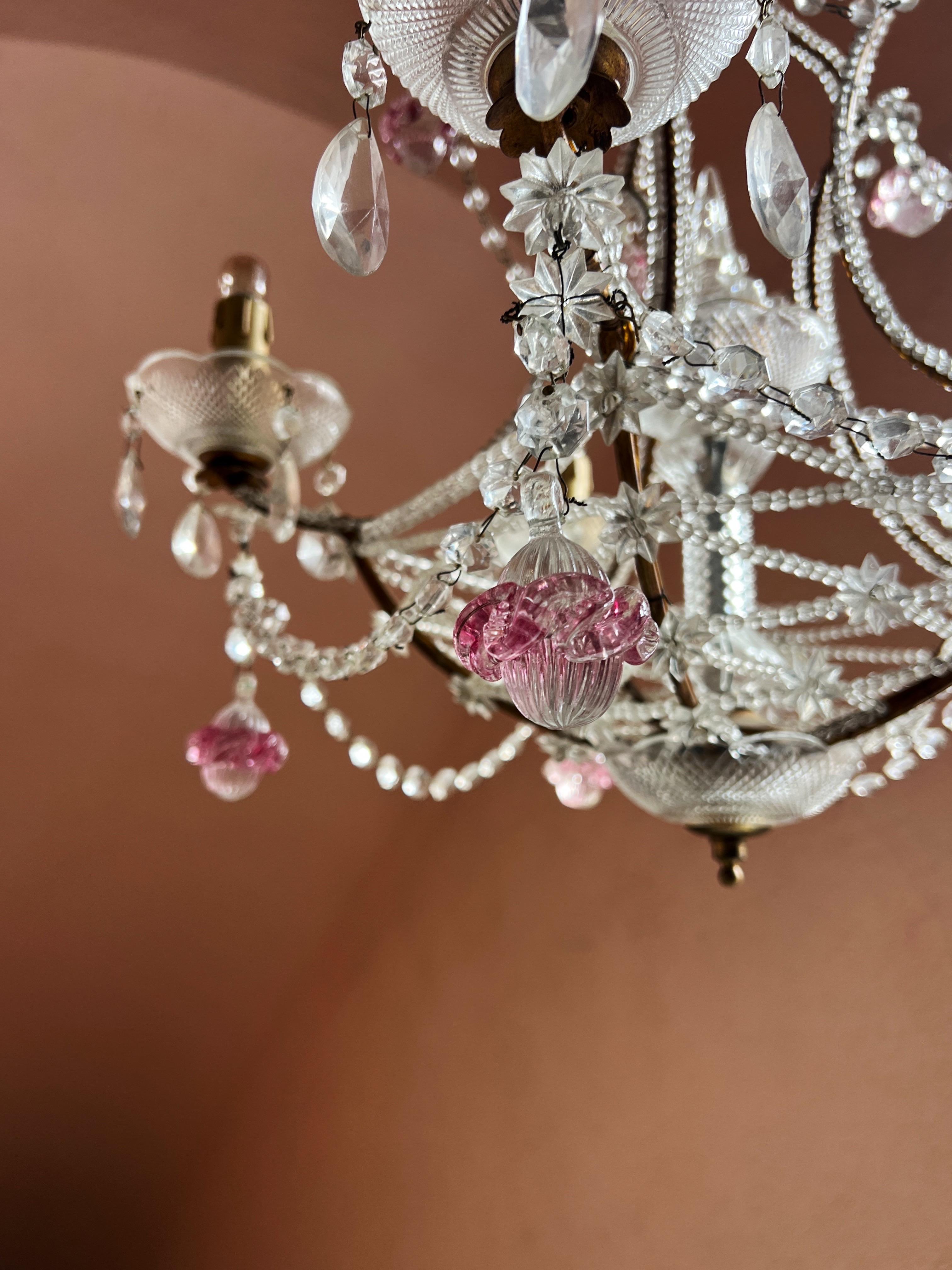 Swags in cristallo italiano Florentine: Un lampadario a gocce di Murano rosa in vendita 4