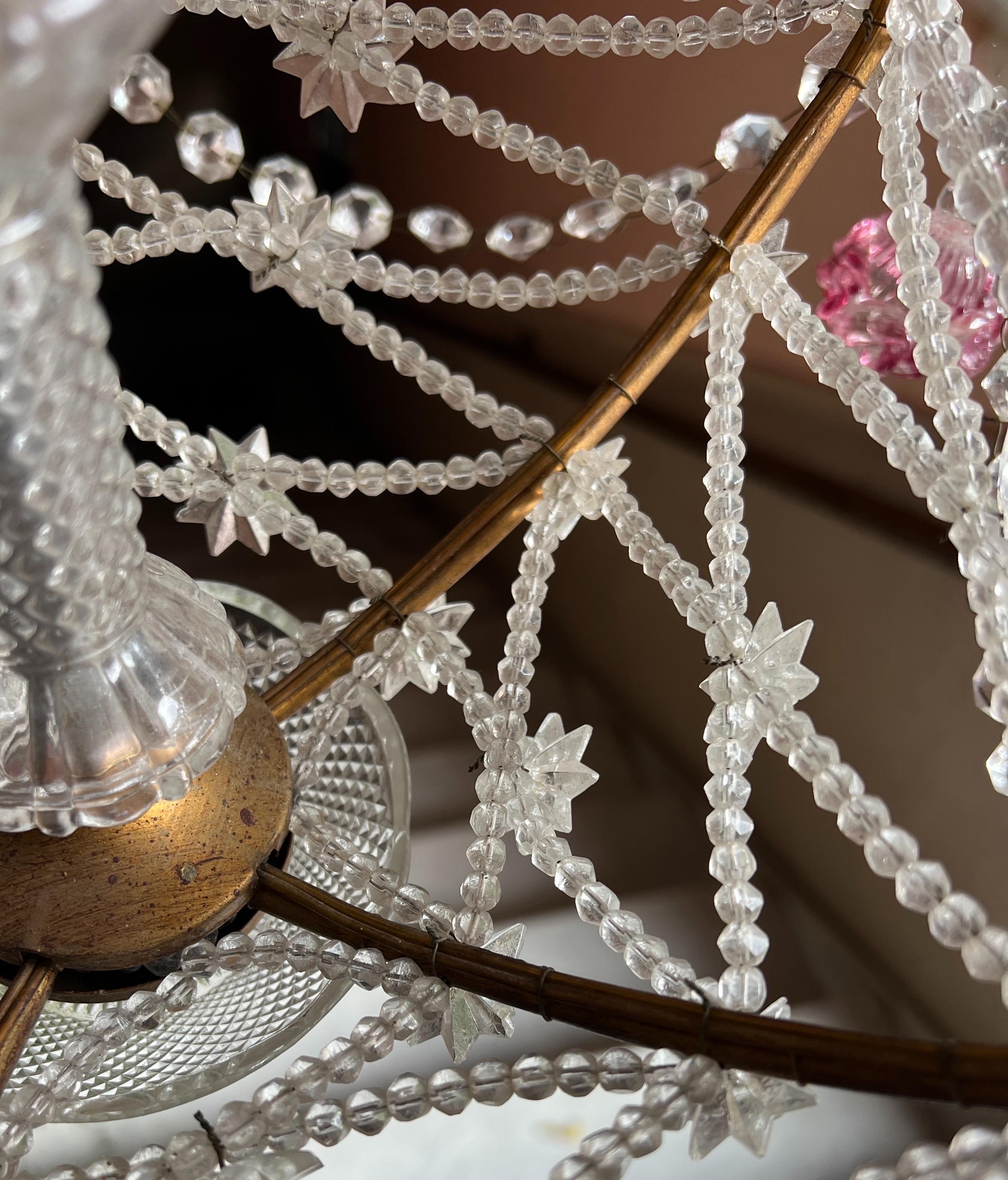 Italiano Swags in cristallo italiano Florentine: Un lampadario a gocce di Murano rosa in vendita