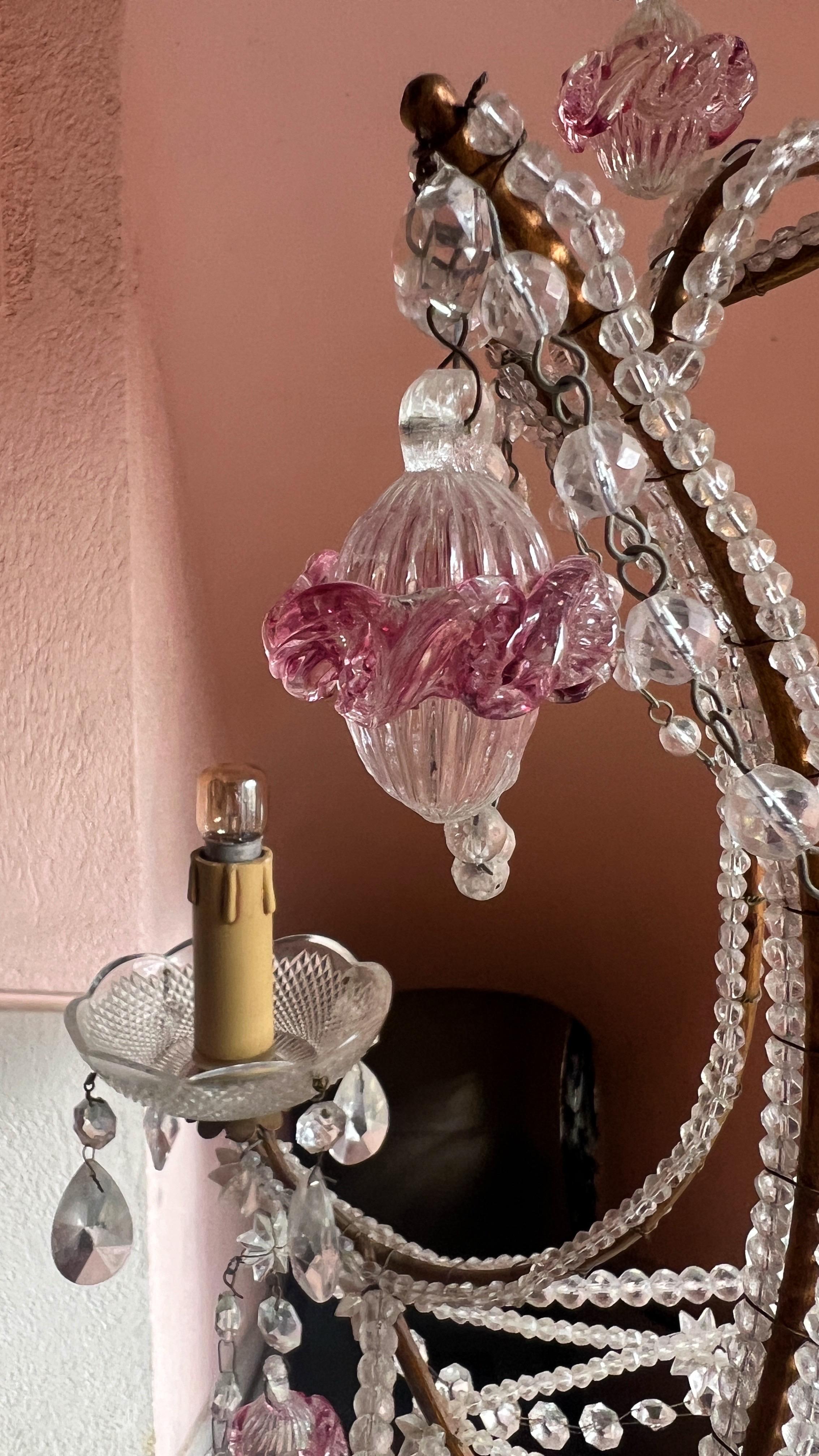 Swags in cristallo italiano Florentine: Un lampadario a gocce di Murano rosa In condizioni buone in vendita a Palermo, PA