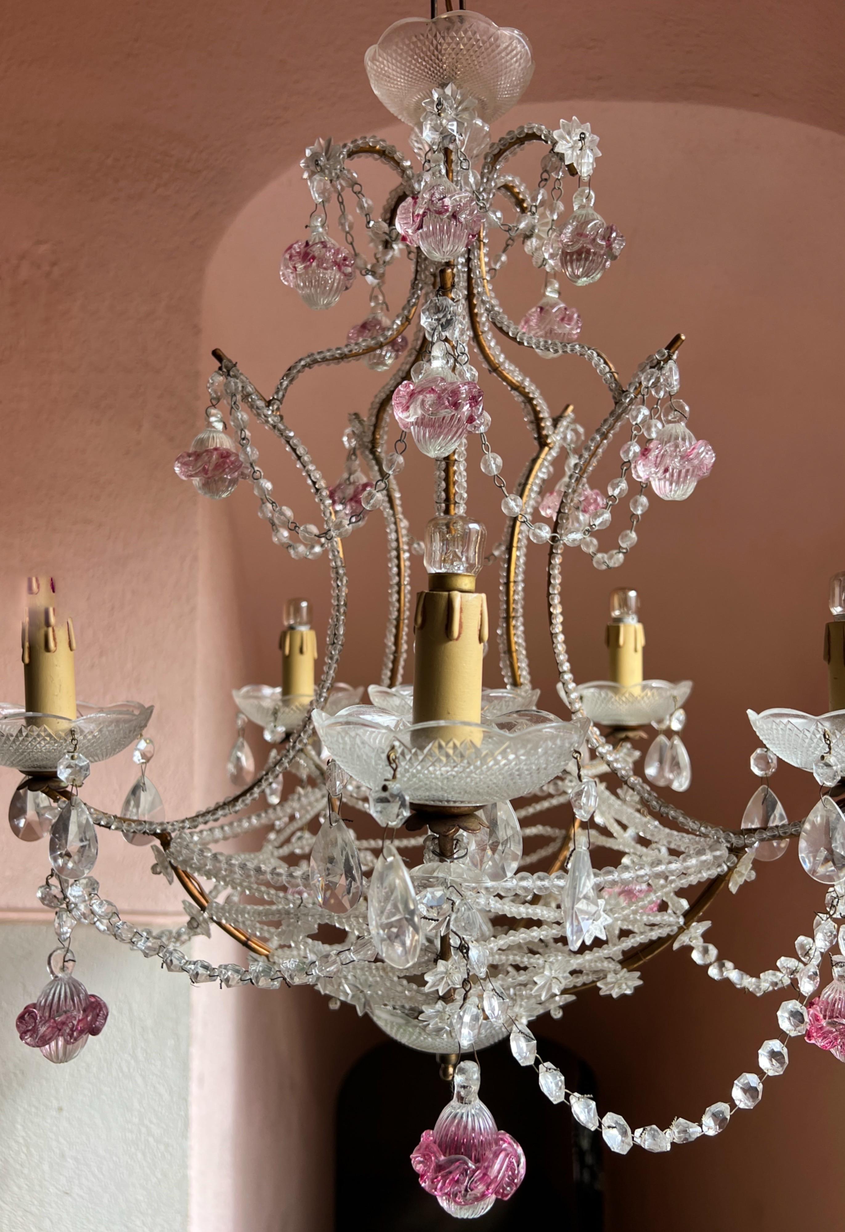 XX secolo Swags in cristallo italiano Florentine: Un lampadario a gocce di Murano rosa in vendita