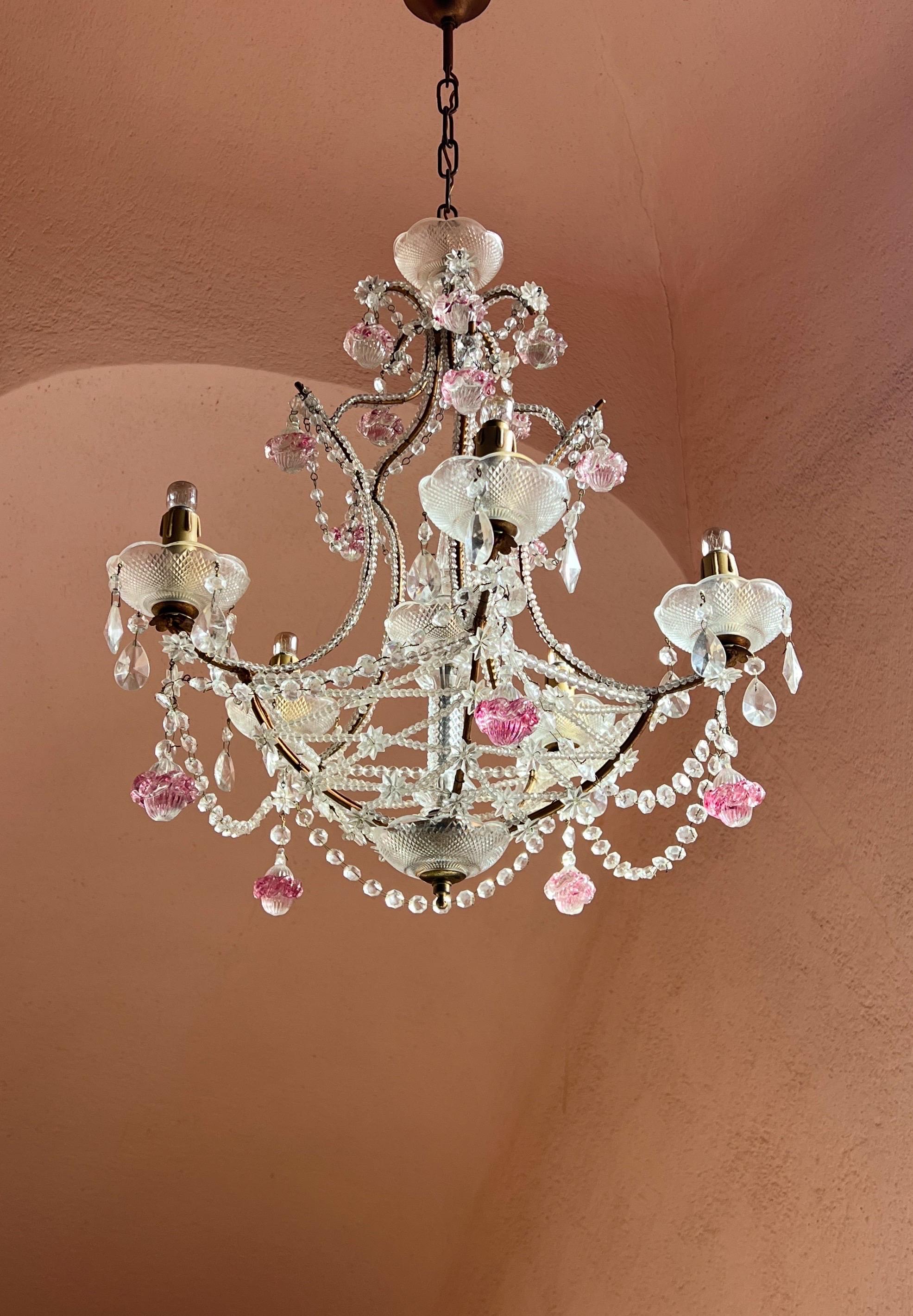 Metallo Swags in cristallo italiano Florentine: Un lampadario a gocce di Murano rosa in vendita