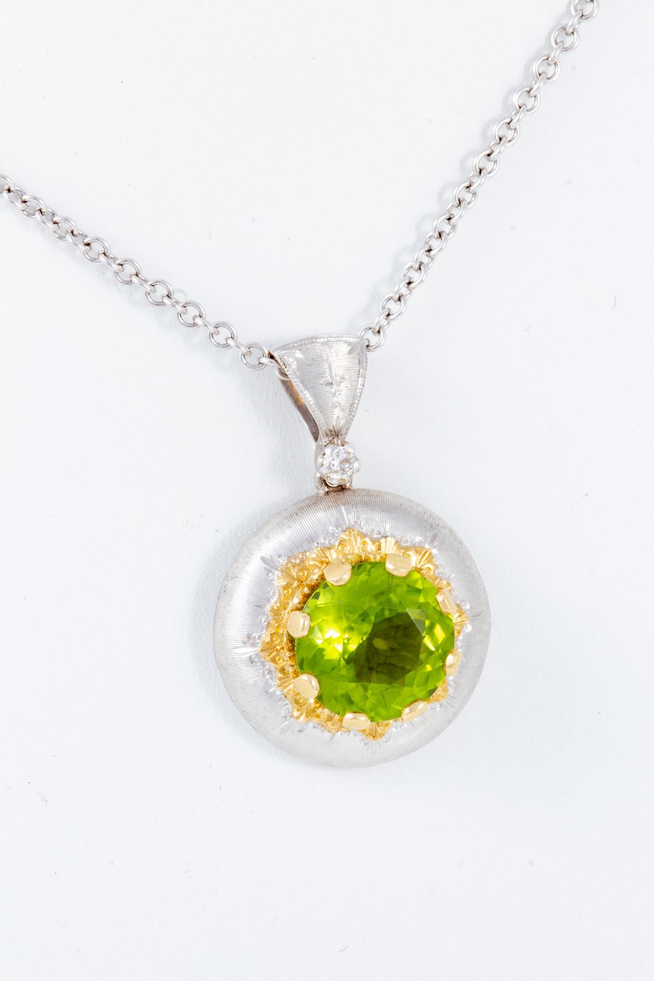 Italian Florentine Engraved 5.30ct  Peridot Pendant in 18 kt two tone Gold  For Sale 4