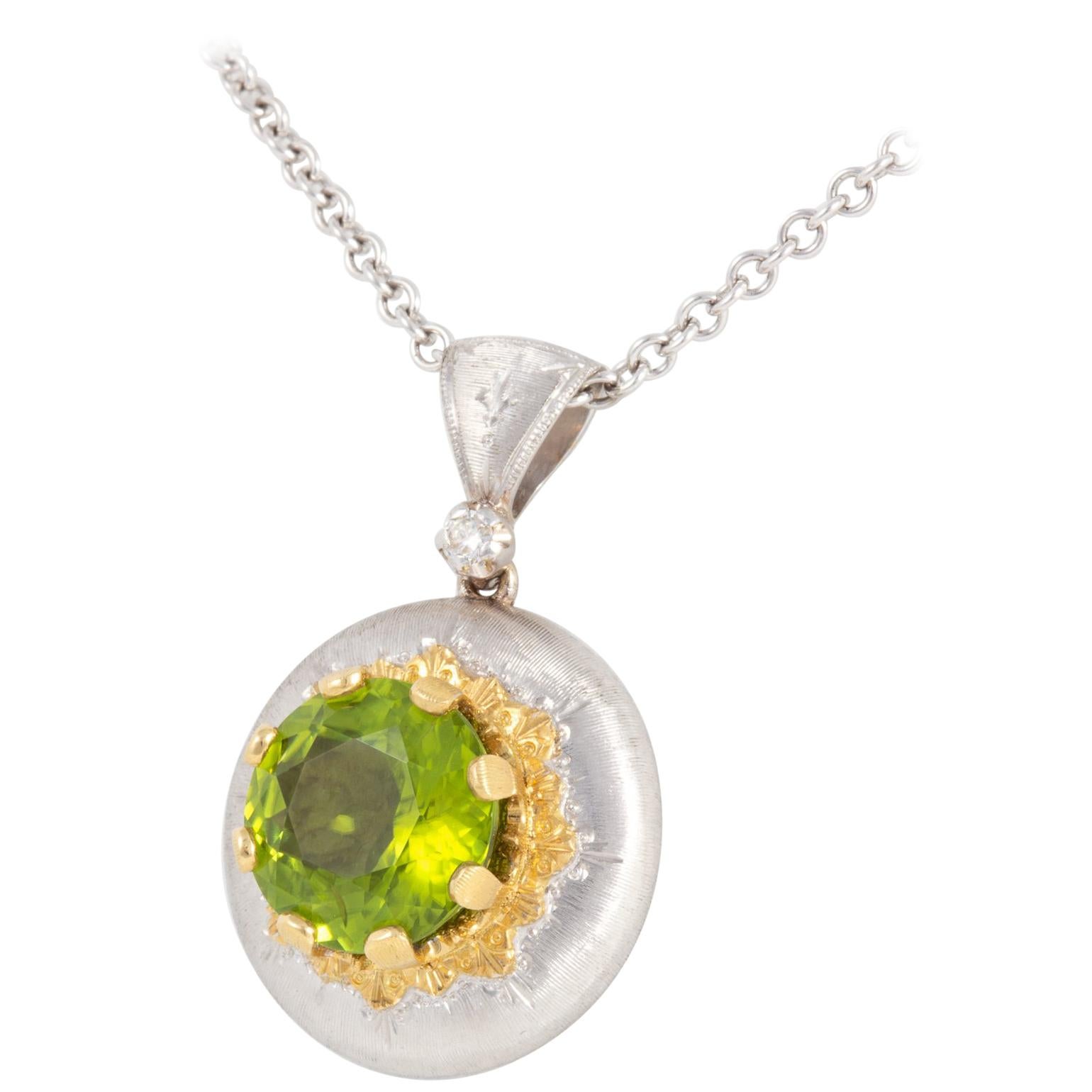 Italian Florentine Engraved 5.30ct  Peridot Pendant in 18 kt two tone Gold  For Sale