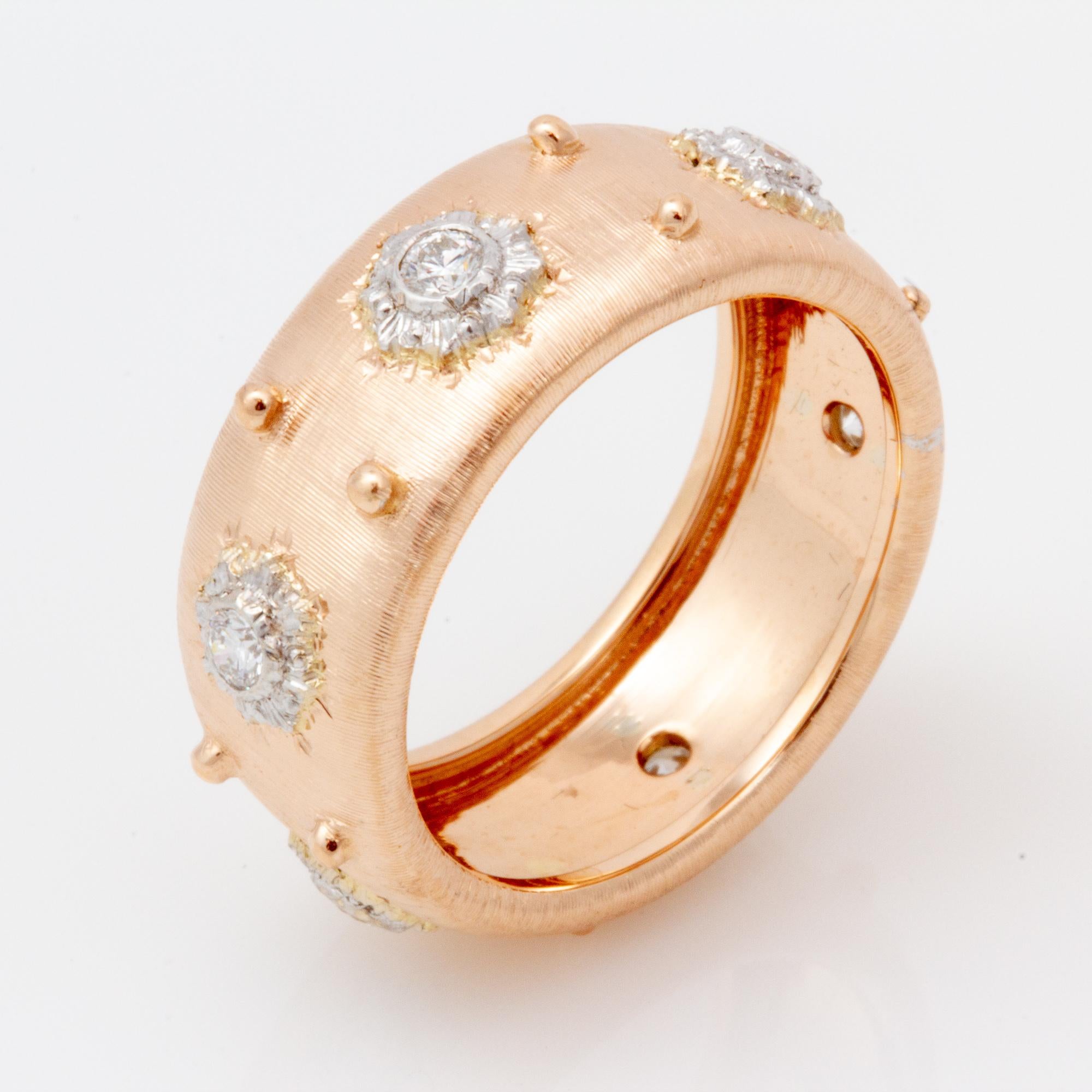 Taille ronde Bague d'éternité italienne florentine gravée en or rose 18 carats et diamants en vente