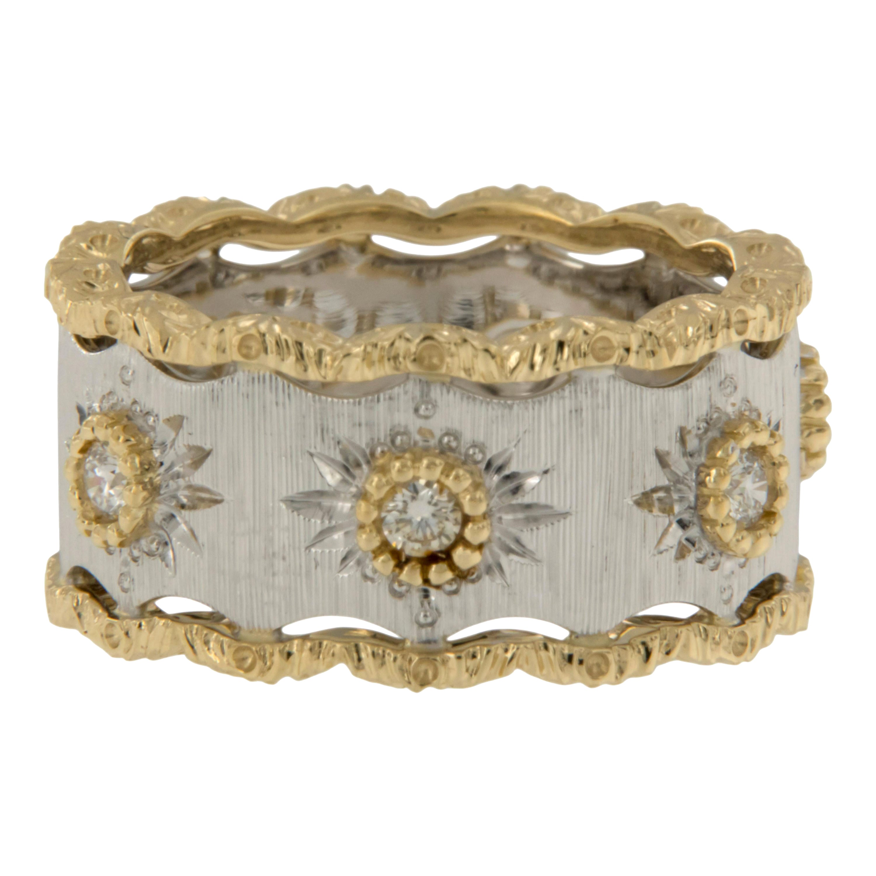 Anello italiano con finitura fiorentina e diamante da 0,27 carati in oro bianco e giallo 18 carati
