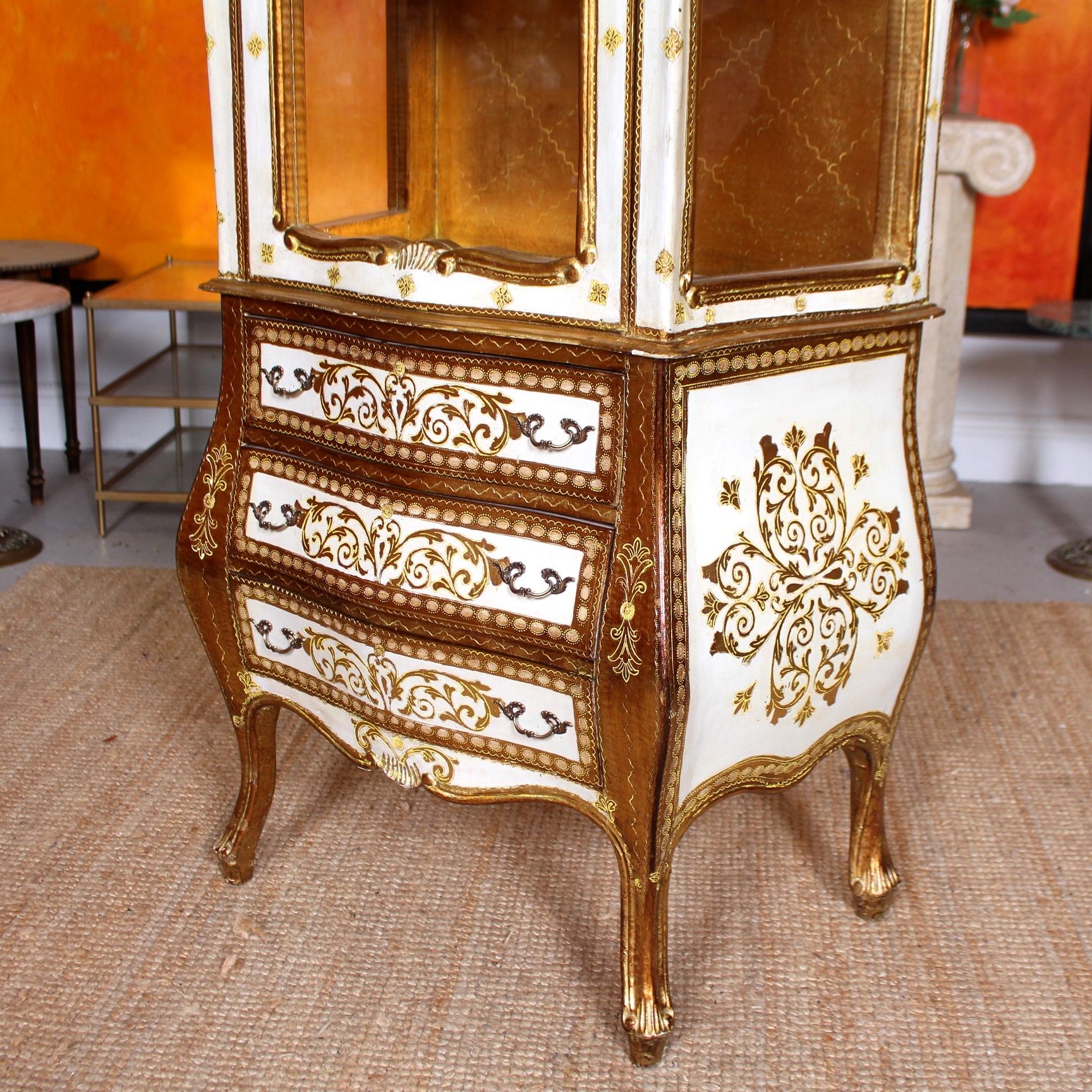 Italian Florentine Gilded Bombe Display Cabinet on Chest Glazed Vintrine For Sale 2