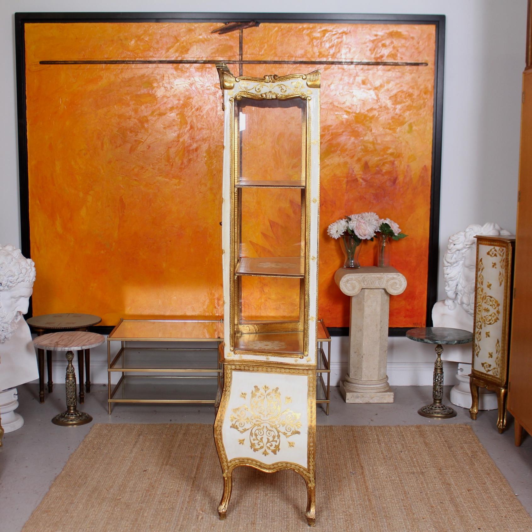 Italian Florentine Gilded Bombe Display Cabinet on Chest Glazed Vintrine For Sale 5