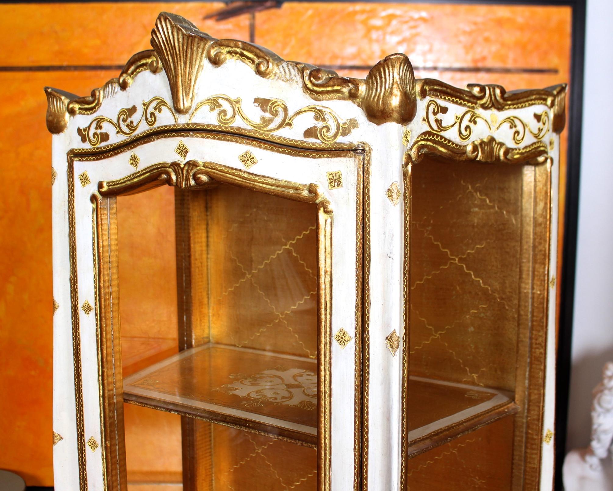 Glass Italian Florentine Gilded Bombe Display Cabinet on Chest Glazed Vintrine For Sale