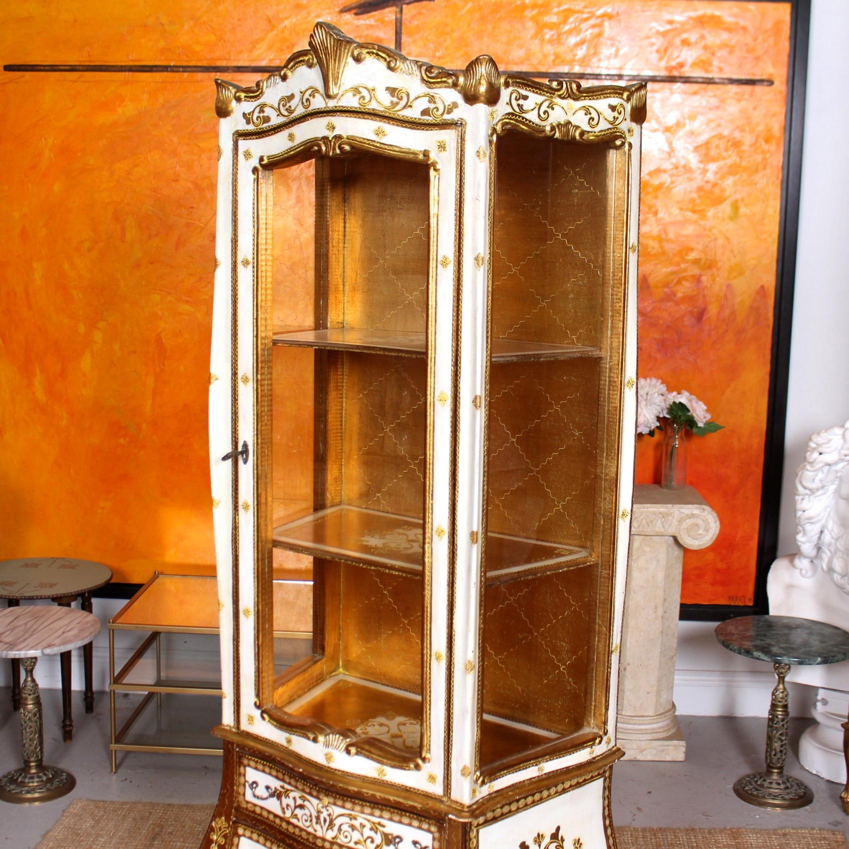 Italian Florentine Gilded Bombe Display Cabinet on Chest Glazed Vintrine For Sale 1