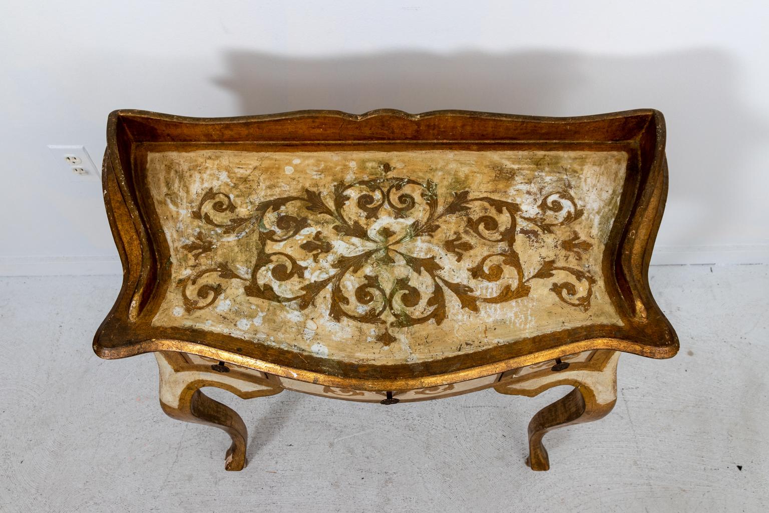 Italian Florentine Gilded Desk In Good Condition In Stamford, CT