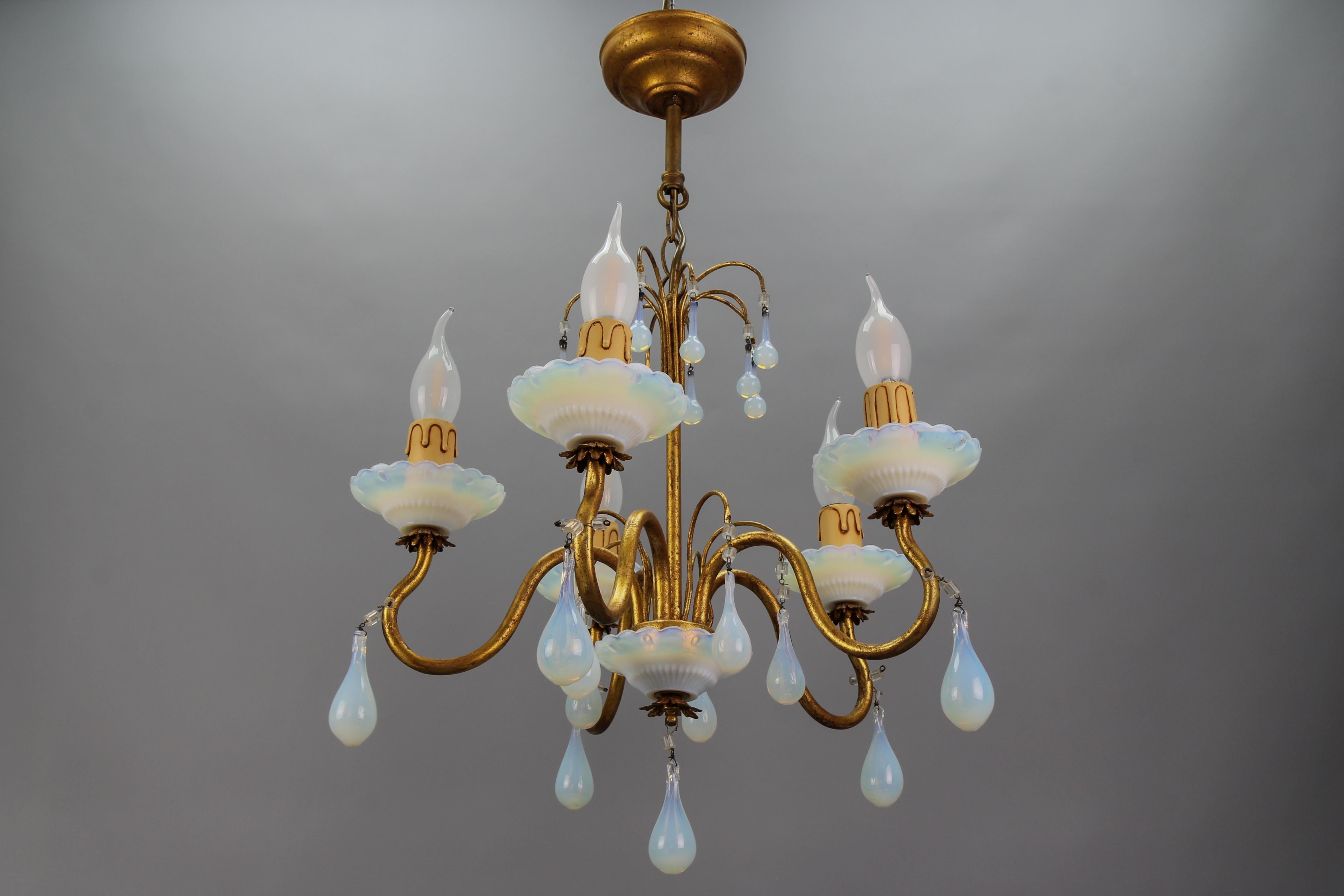 Italian Florentine Gilt Metal and White Opalescent Glass Five-Light Chandelier For Sale 7