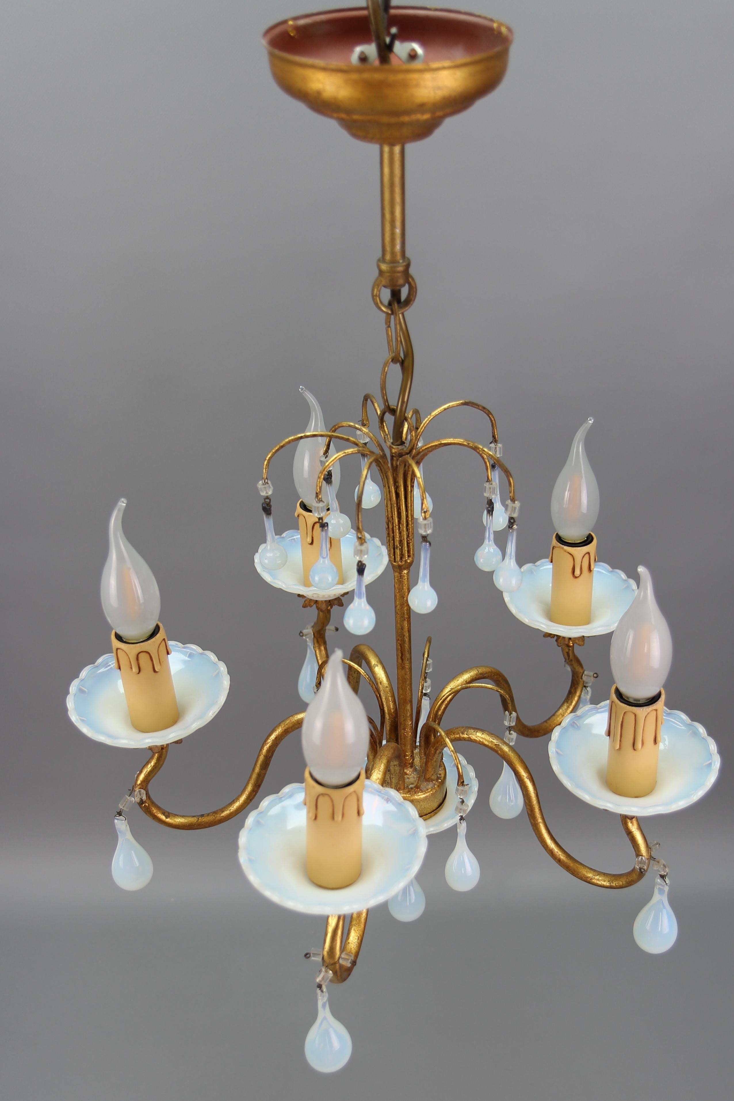 Italian Florentine Gilt Metal and White Opalescent Glass Five-Light Chandelier For Sale 4