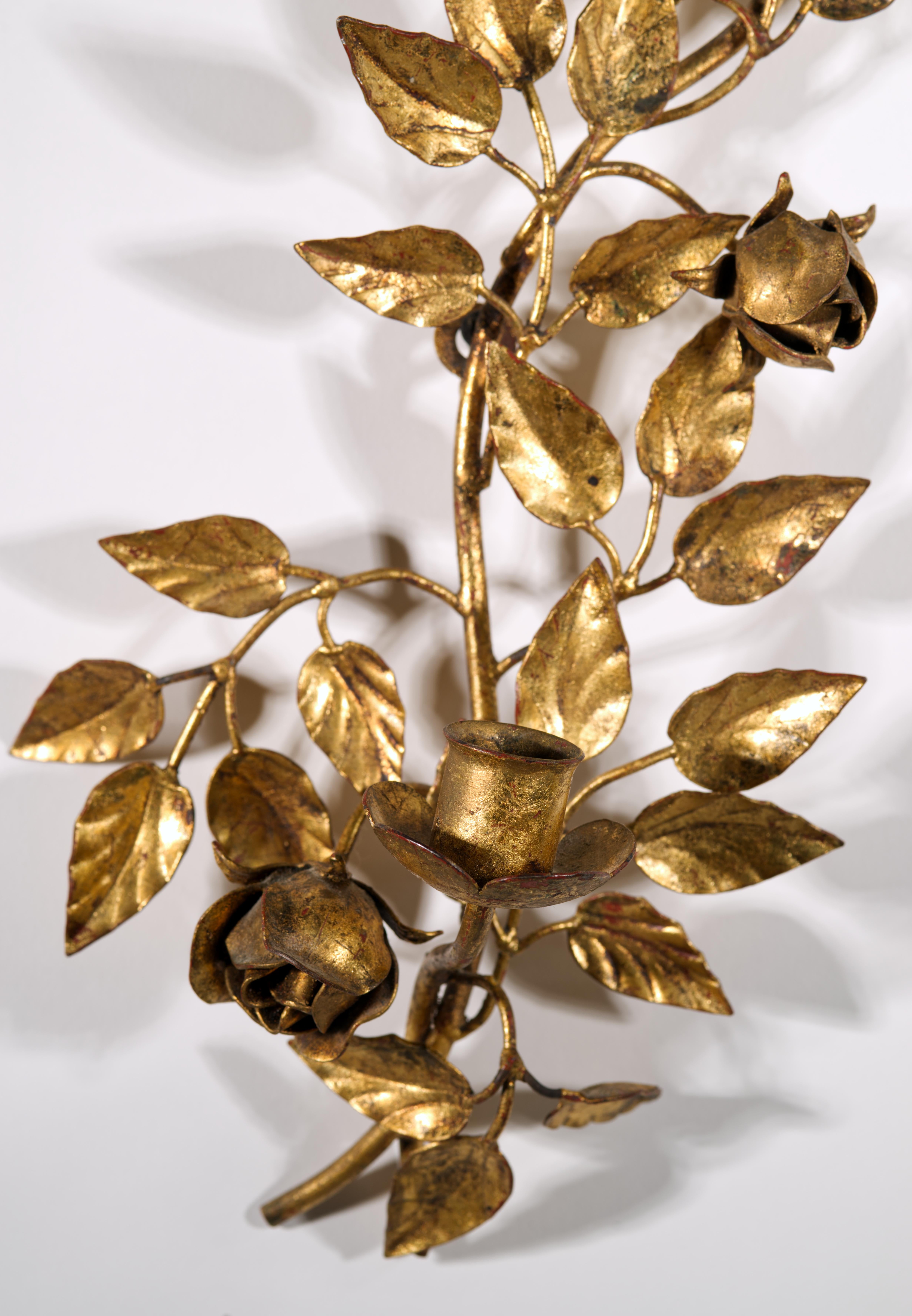 Italienische Florentine Vergoldetes Metall Floral Wandleuchter (Hollywood Regency) im Angebot
