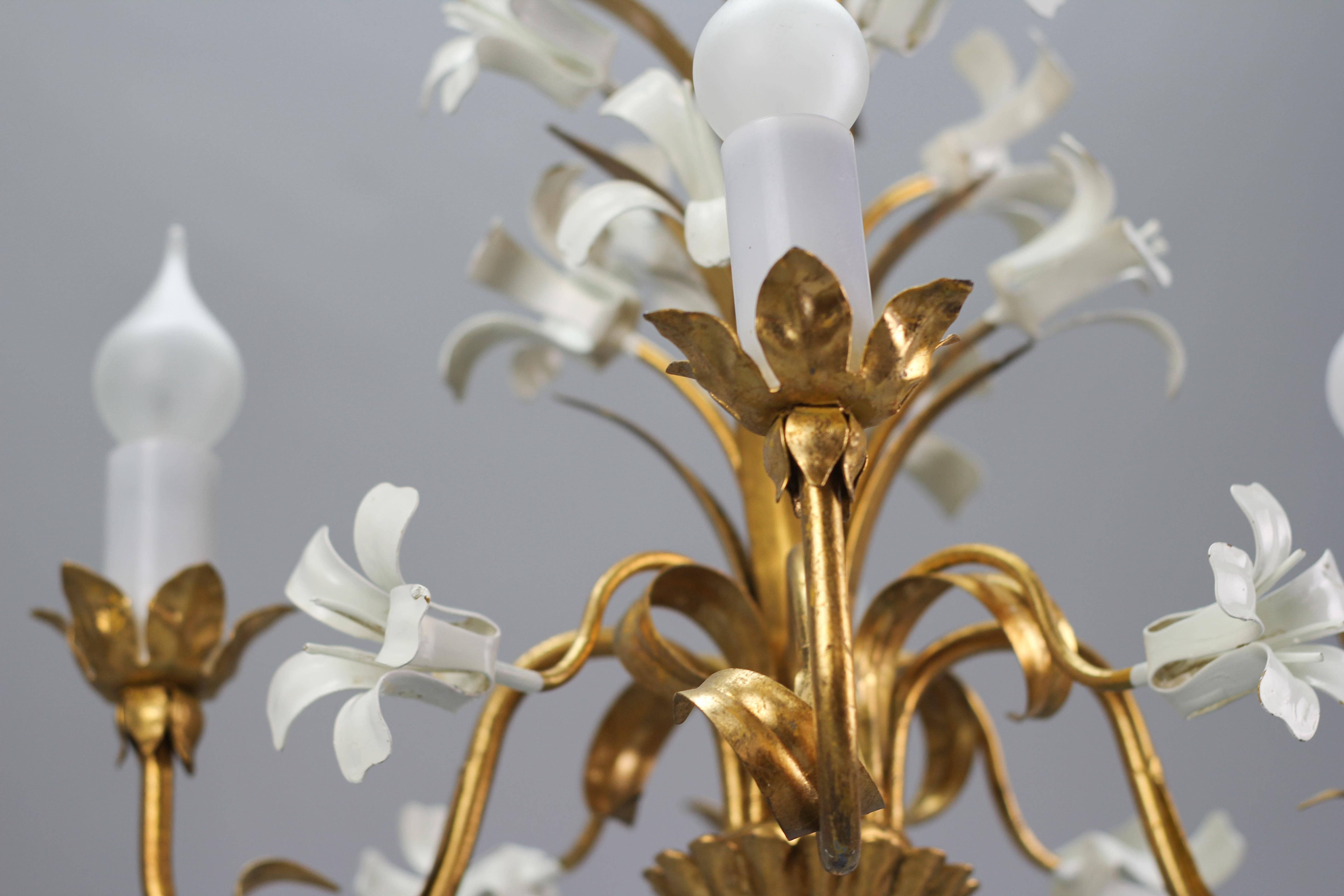 Hollywood Regency Style Gilt Metal Four-Light Chandelier with White Lily Flowers For Sale 4