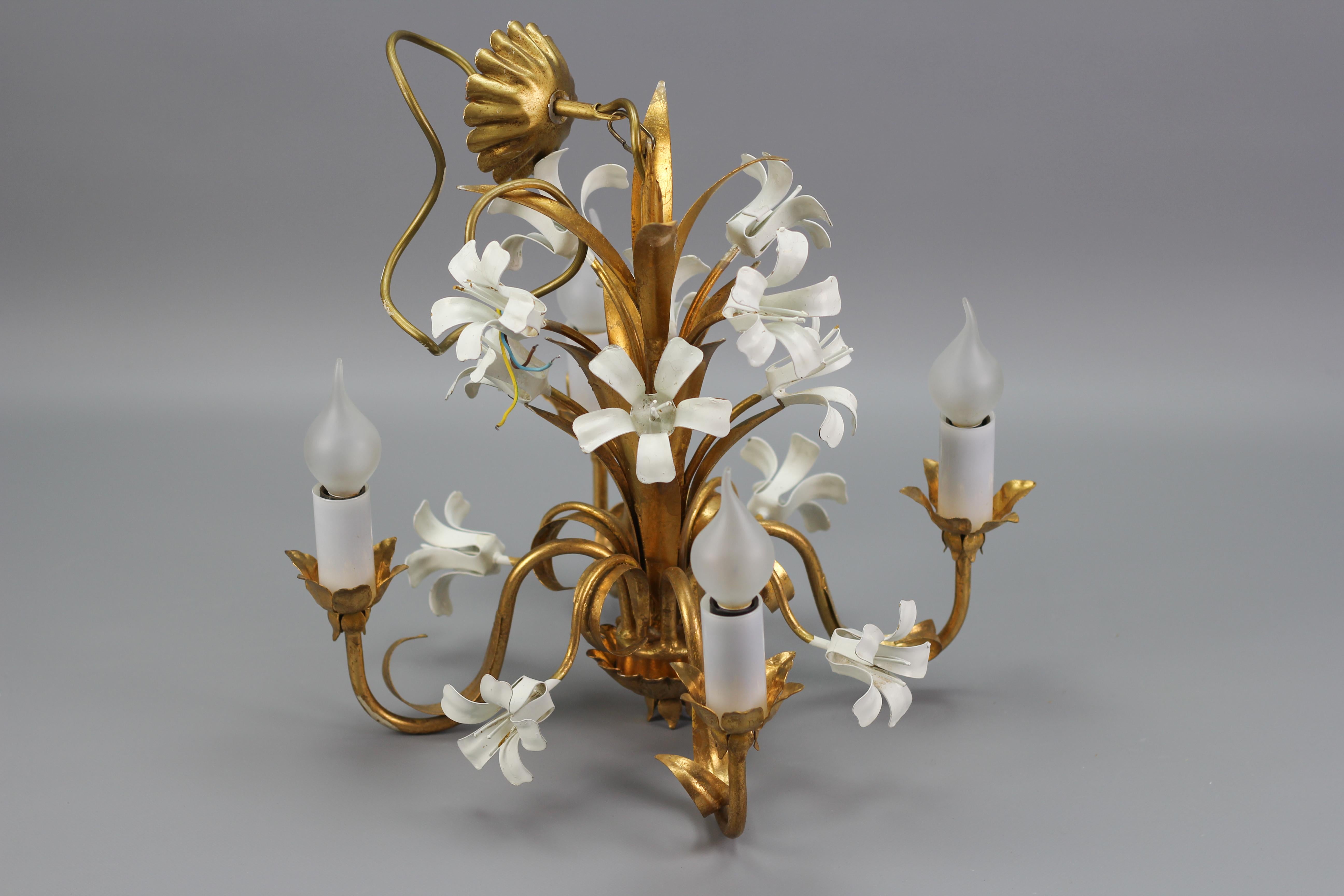 Hollywood Regency Style Gilt Metal Four-Light Chandelier with White Lily Flowers For Sale 6