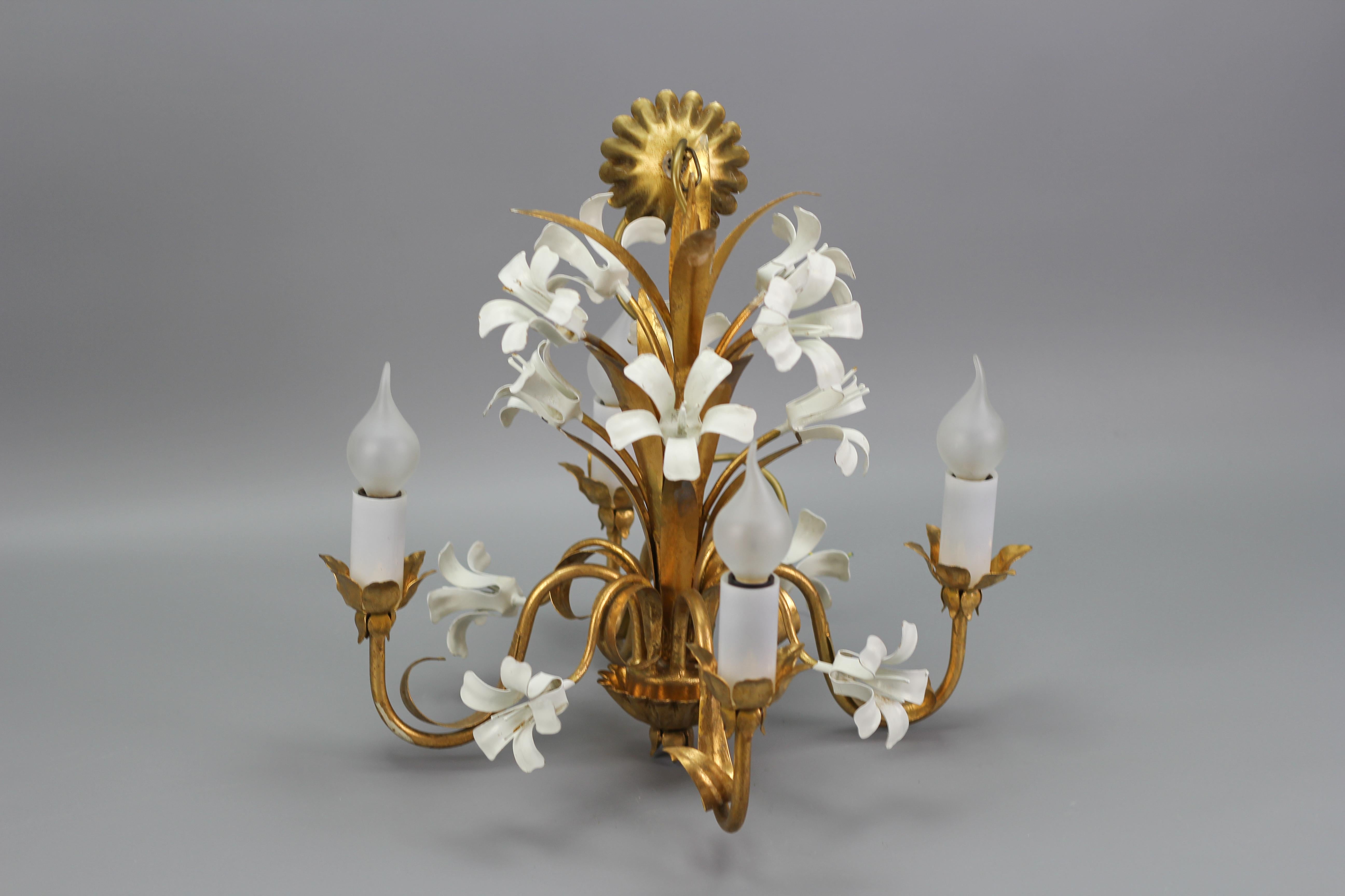 Hollywood Regency Style Gilt Metal Four-Light Chandelier with White Lily Flowers For Sale 7