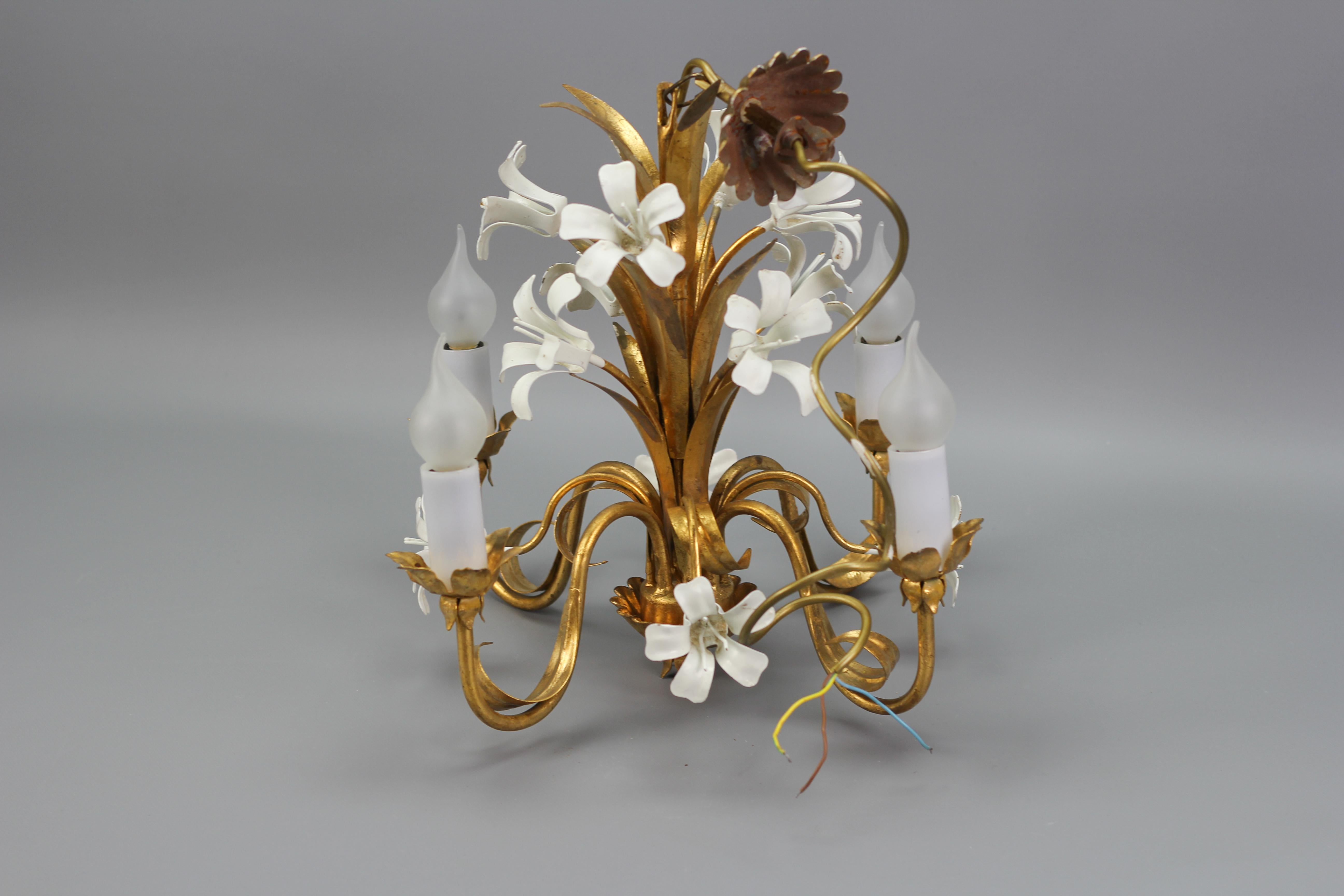 Hollywood Regency Style Gilt Metal Four-Light Chandelier with White Lily Flowers For Sale 9