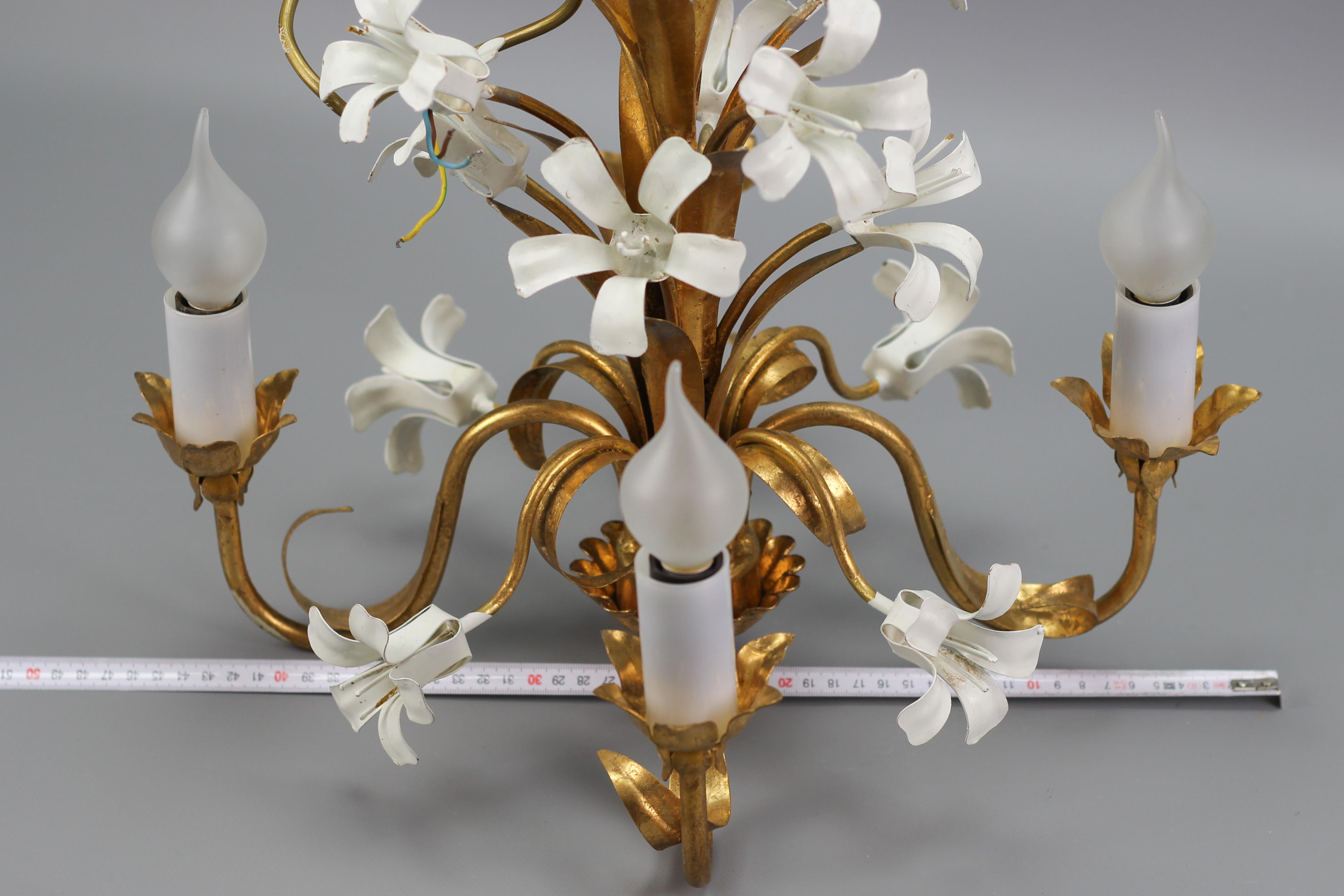 Hollywood Regency Style Gilt Metal Four-Light Chandelier with White Lily Flowers For Sale 12