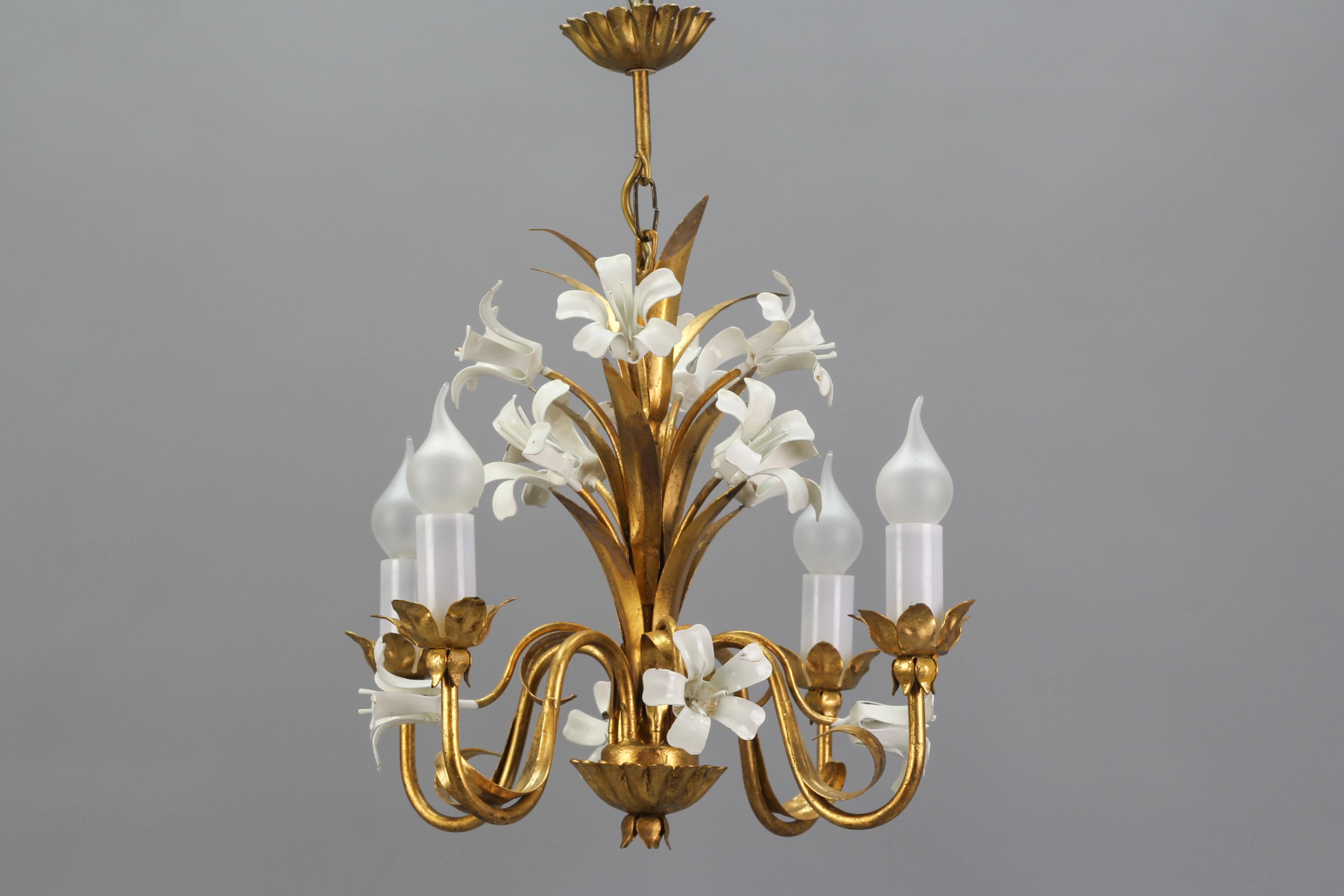 Hollywood Regency Style Gilt Metal Four-Light Chandelier with White Lily Flowers For Sale 14