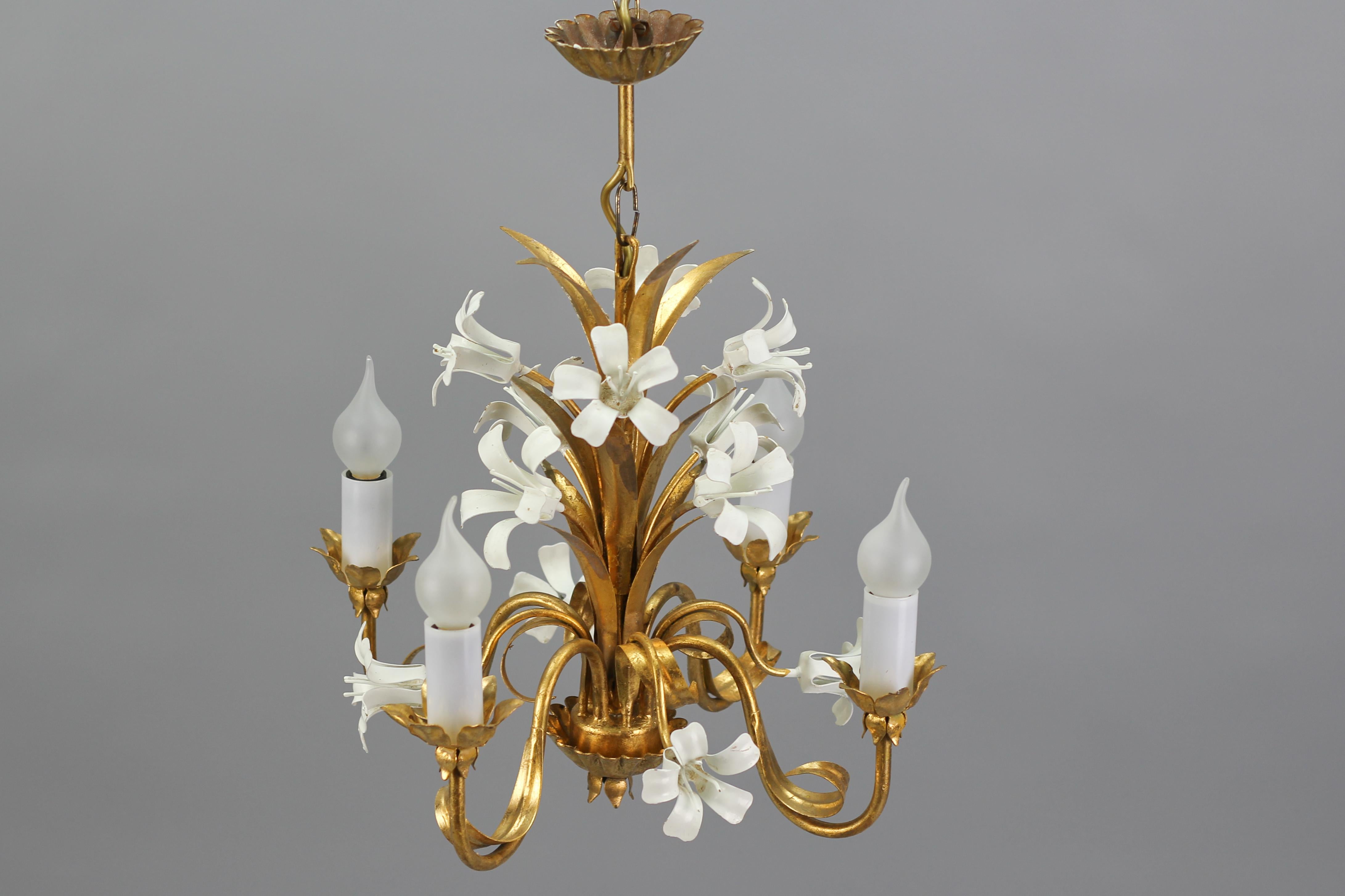 Hollywood Regency Style Gilt Metal Four-Light Chandelier with White Lily Flowers For Sale 1