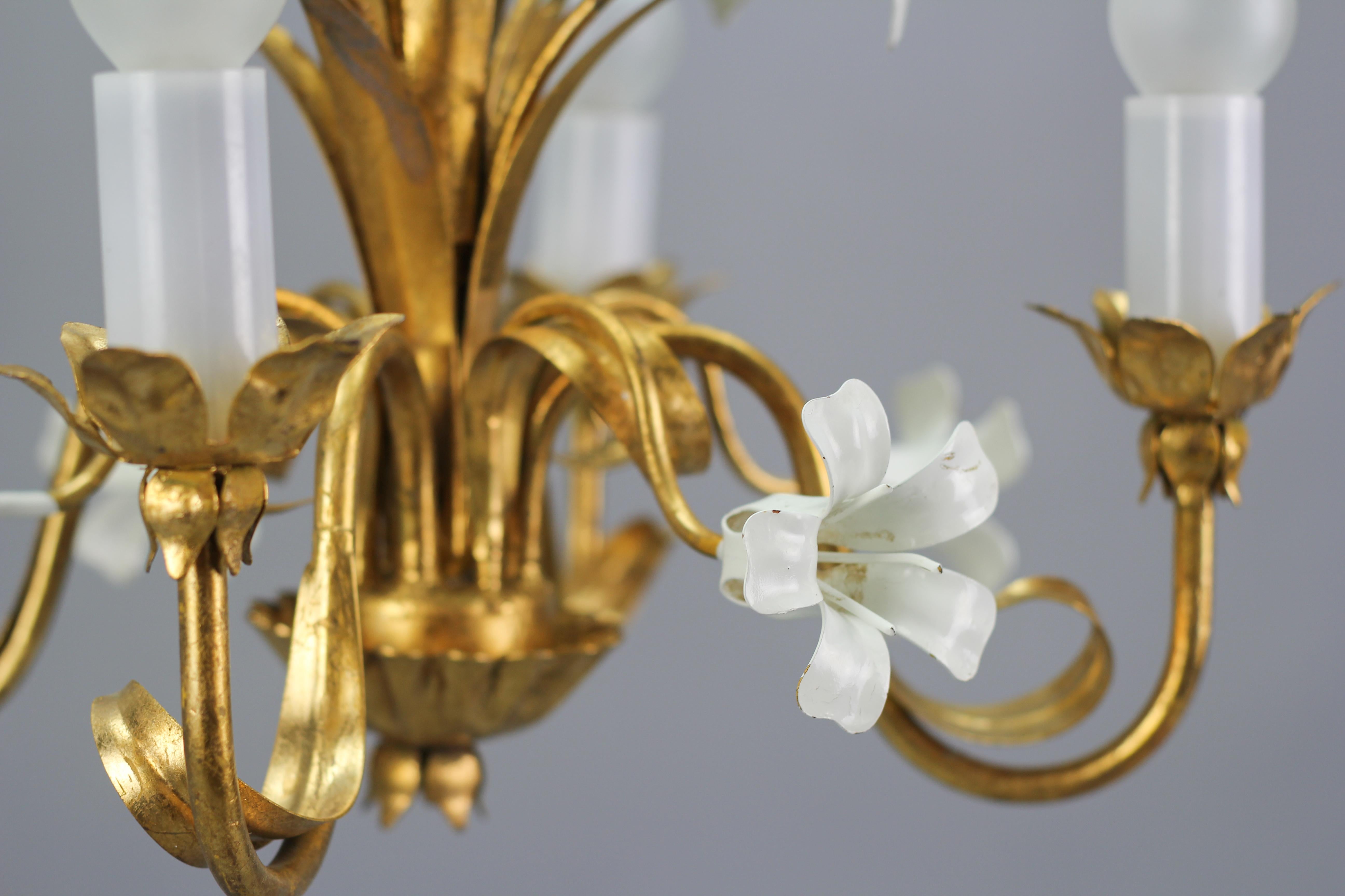 Hollywood Regency Style Gilt Metal Four-Light Chandelier with White Lily Flowers For Sale 2