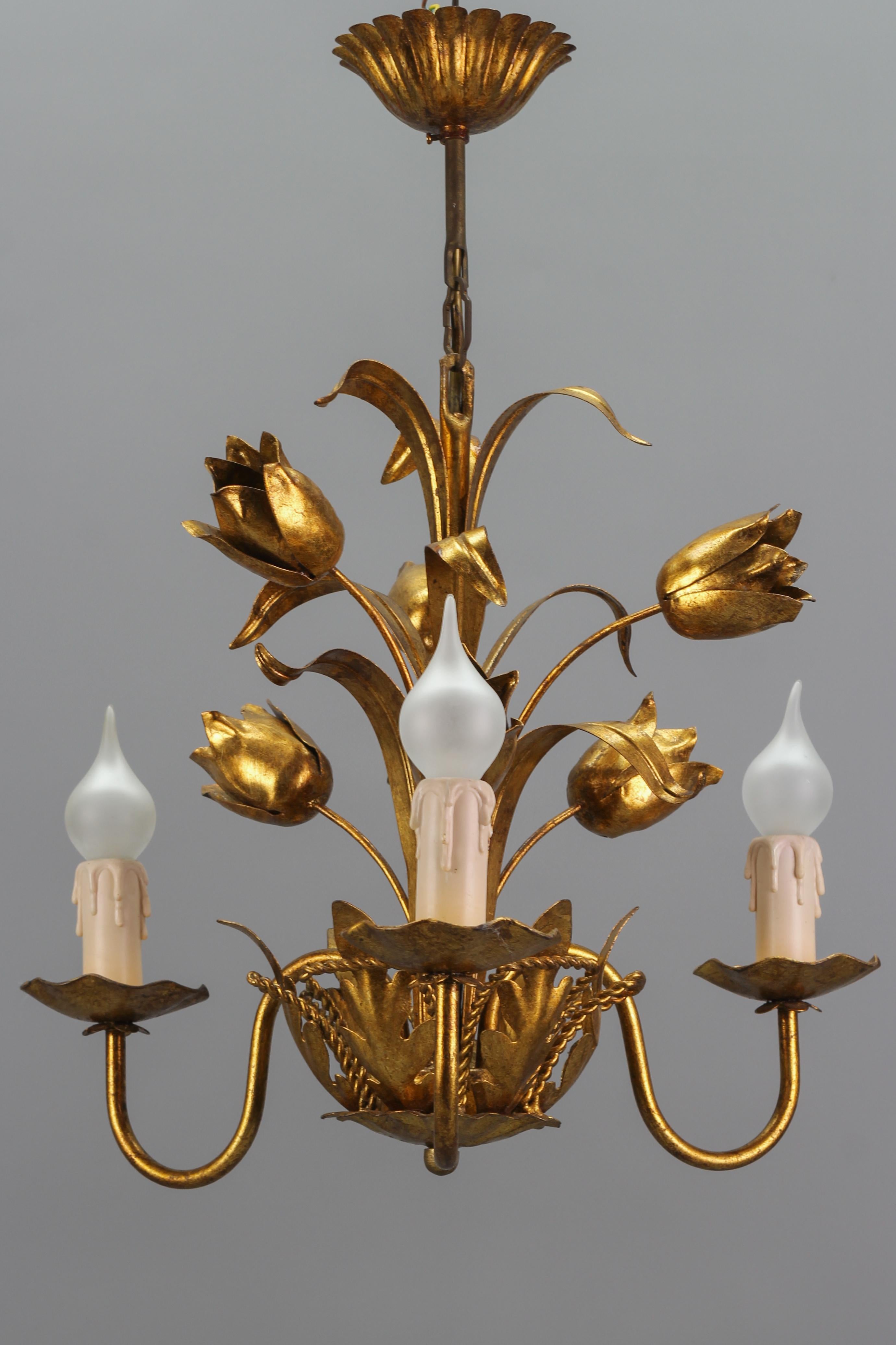 Italian Florentine Gilt Metal Three-Light Floral Chandelier In Good Condition In Barntrup, DE