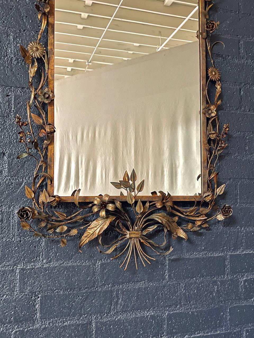 Italian Florentine Gilt Mirror w/ Floral & Ribbon Motifs In Good Condition For Sale In Los Angeles, CA