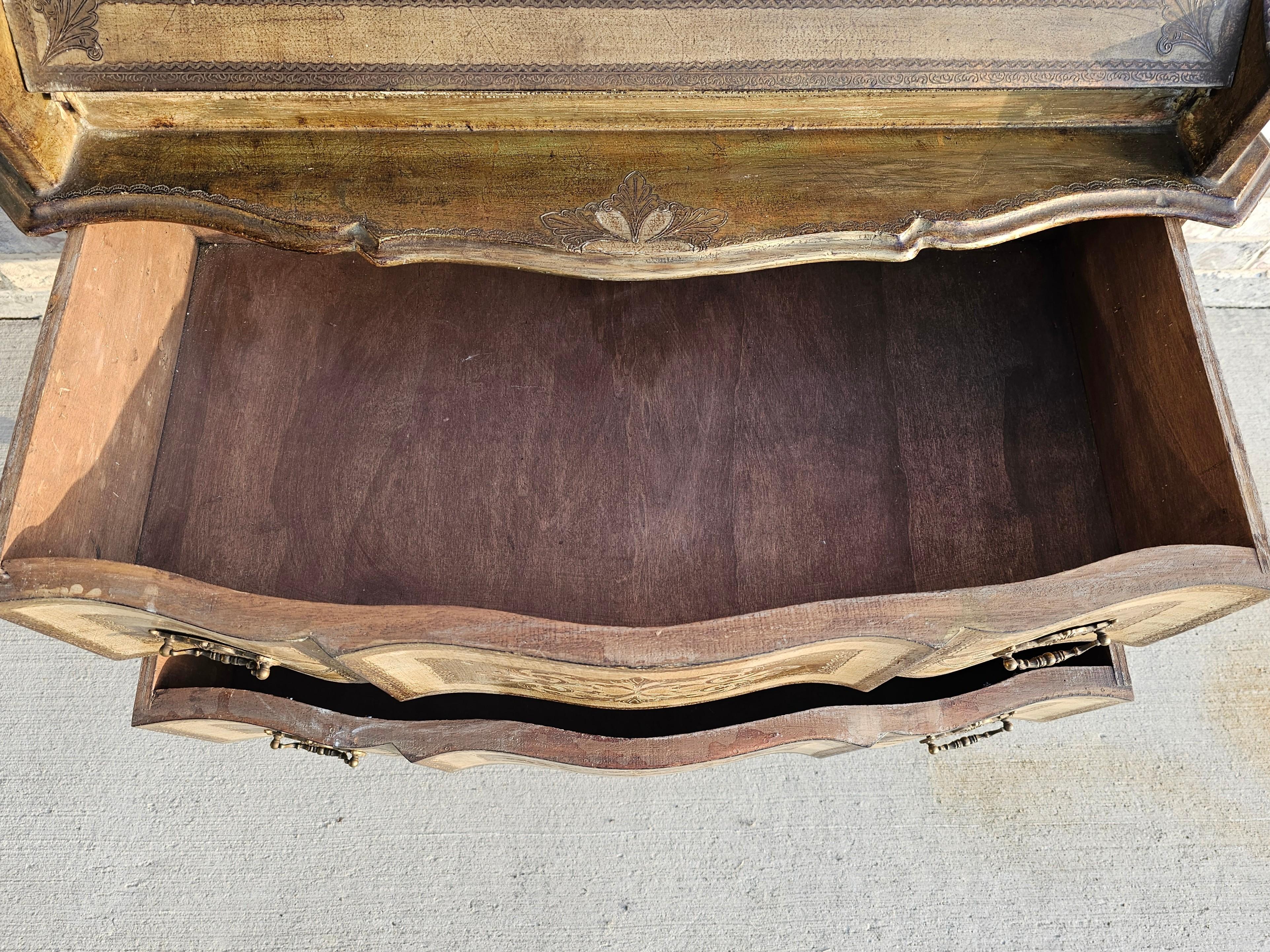 Coffre de bureau en bois doré italien Florentine Secretary Butlers Desk Chest en vente 4