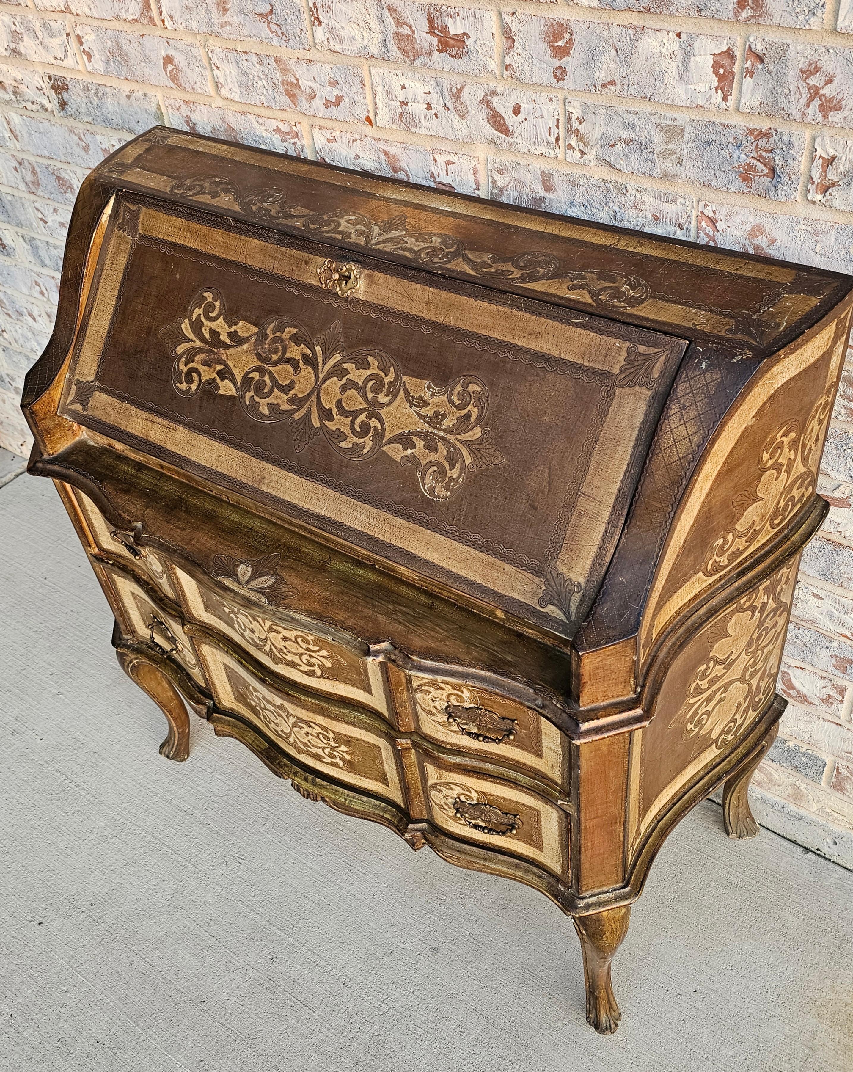 20ième siècle Coffre de bureau en bois doré italien Florentine Secretary Butlers Desk Chest en vente