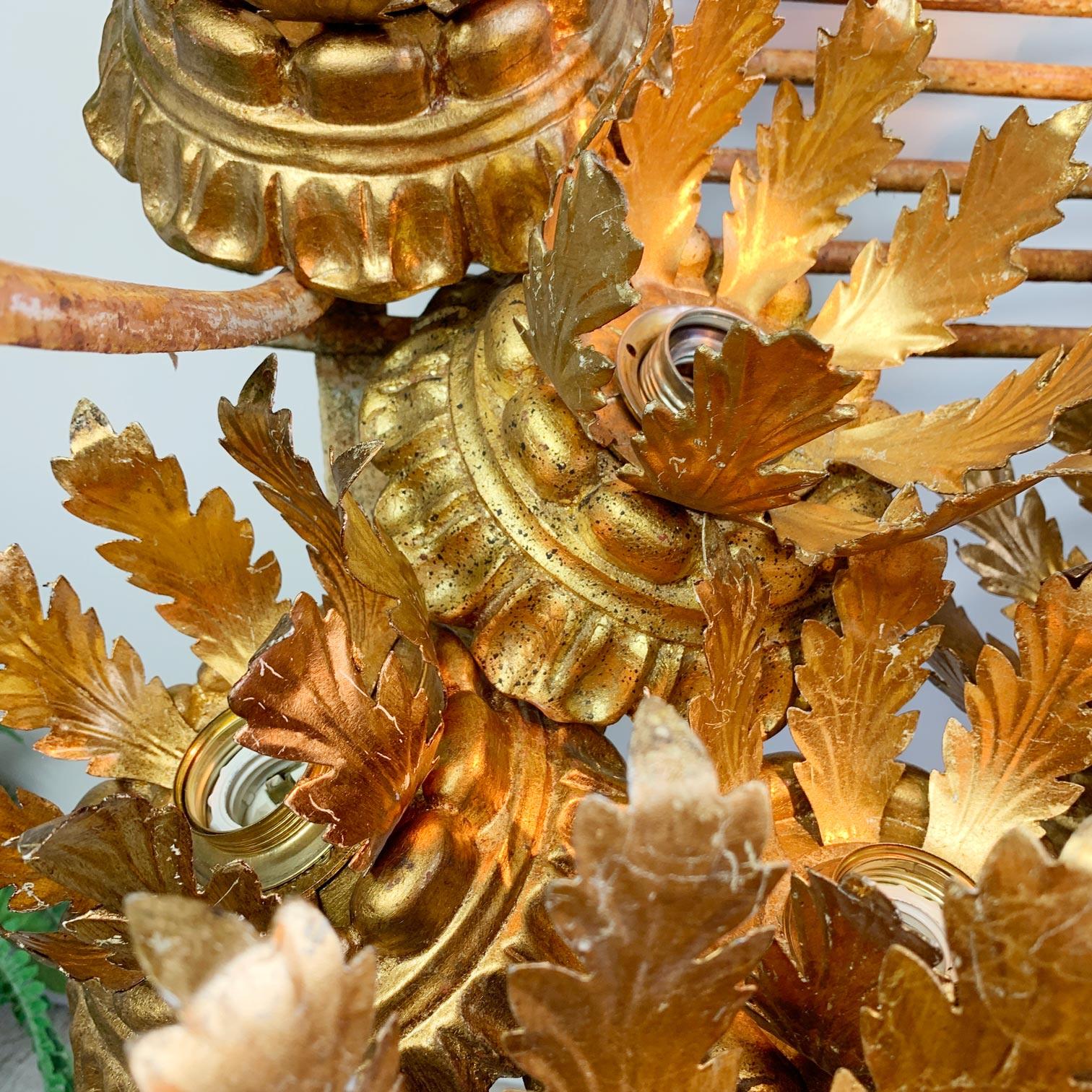 Rococo Plafonnier italien en bois doré Florentine Crown Lights en vente