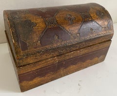 Boîte en forme de dôme en bois doré florentin italien