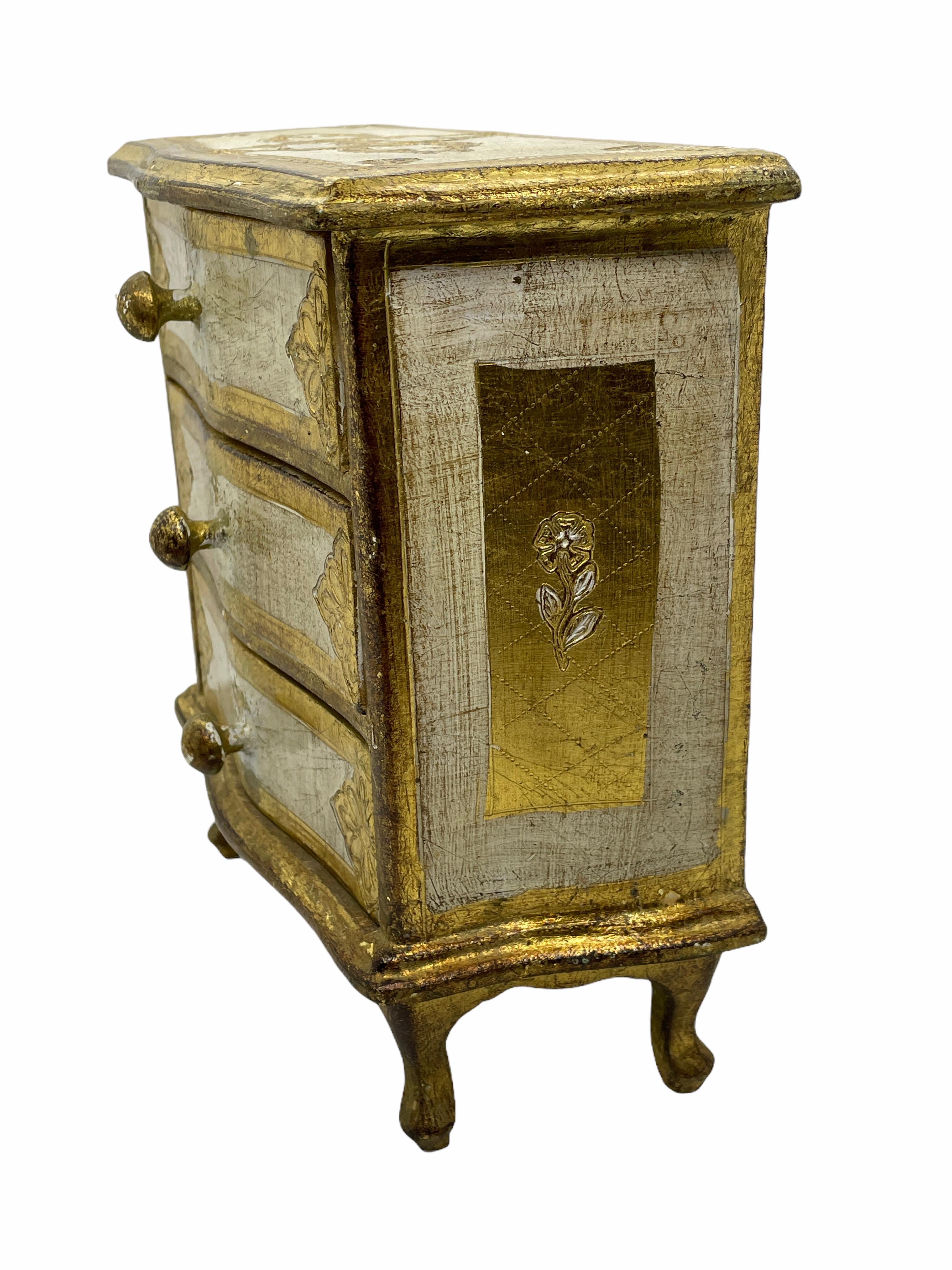 Details about   Vtg Ornate Gold Red Italian Florentine Tole Wood Designer Dresser Tray 