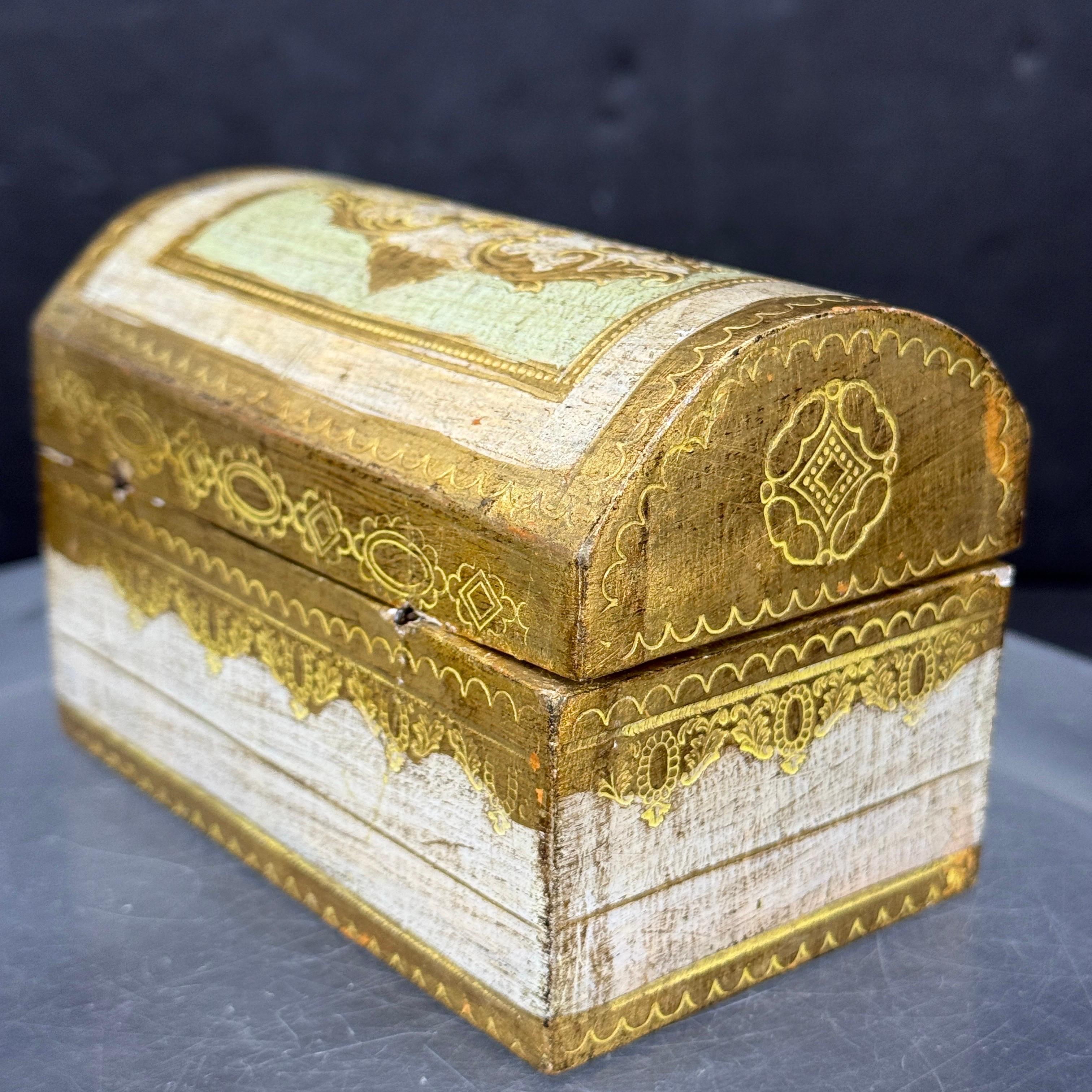 Wood Italian Florentine Giltwood Painted Dome Shaped Box For Sale