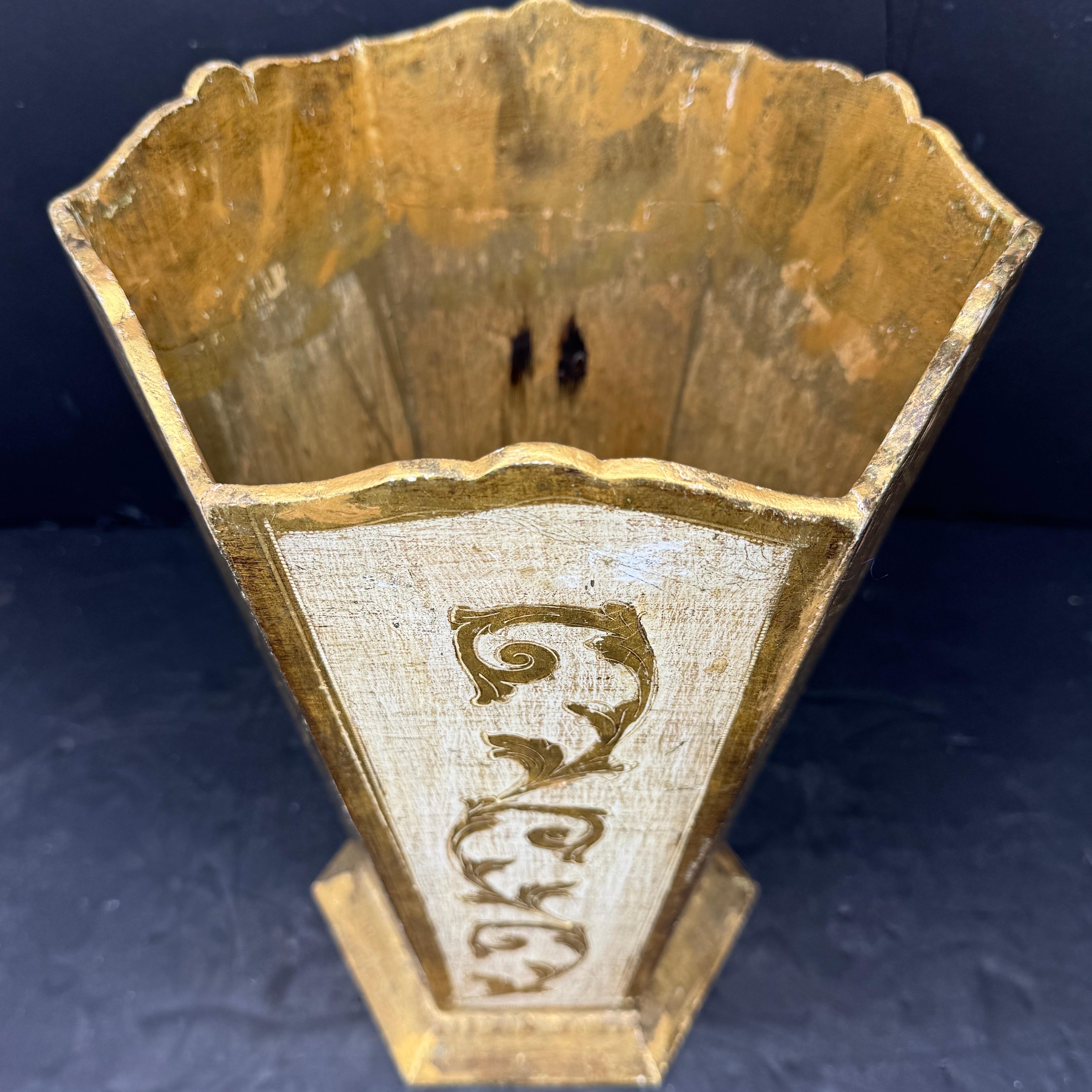 Papelera Florentina Italiana Oro y Crema en Bueno estado para la venta en Haddonfield, NJ