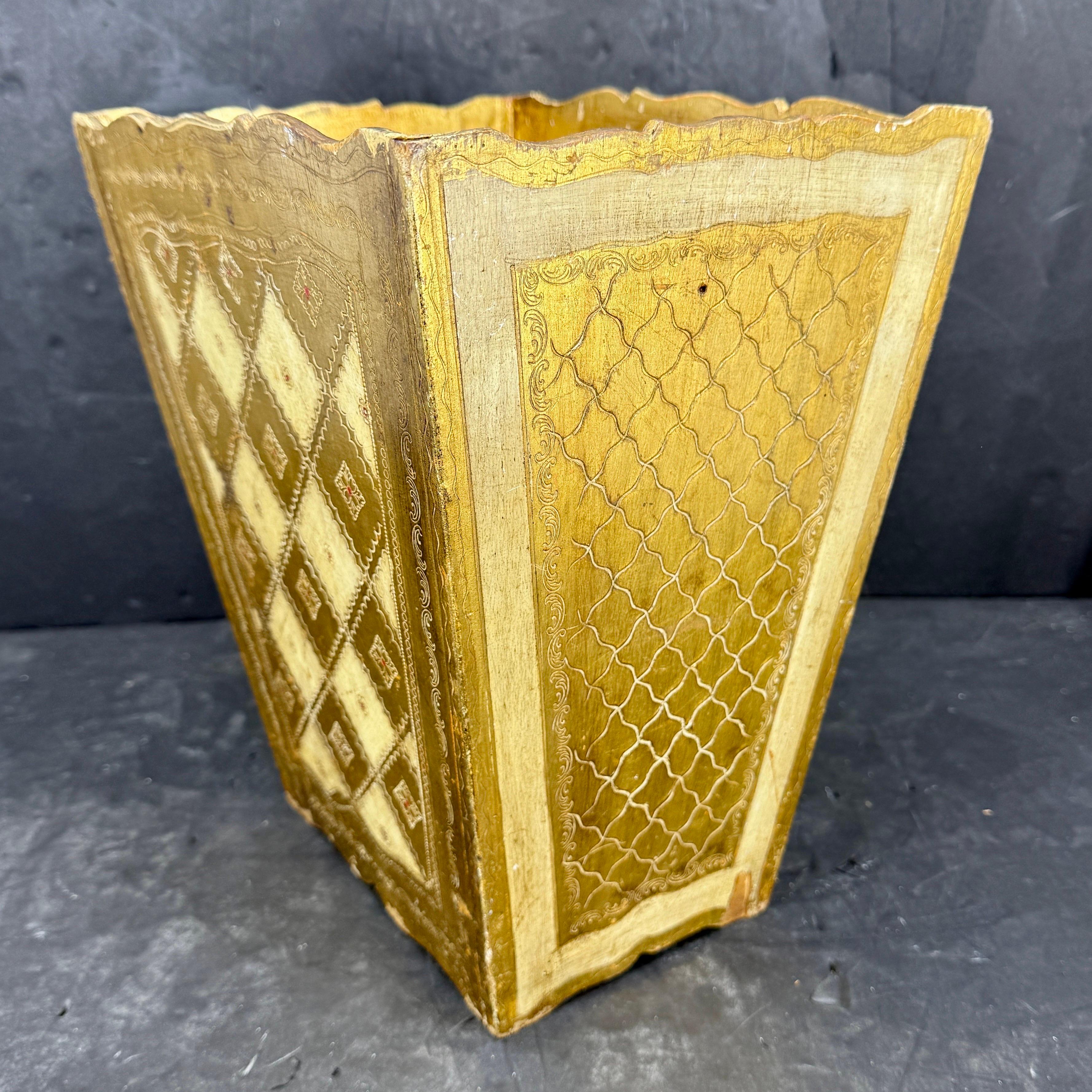 Mid-Century moderno Cestino per rifiuti in oro e crema Florentine, Mid-Century Modern in vendita