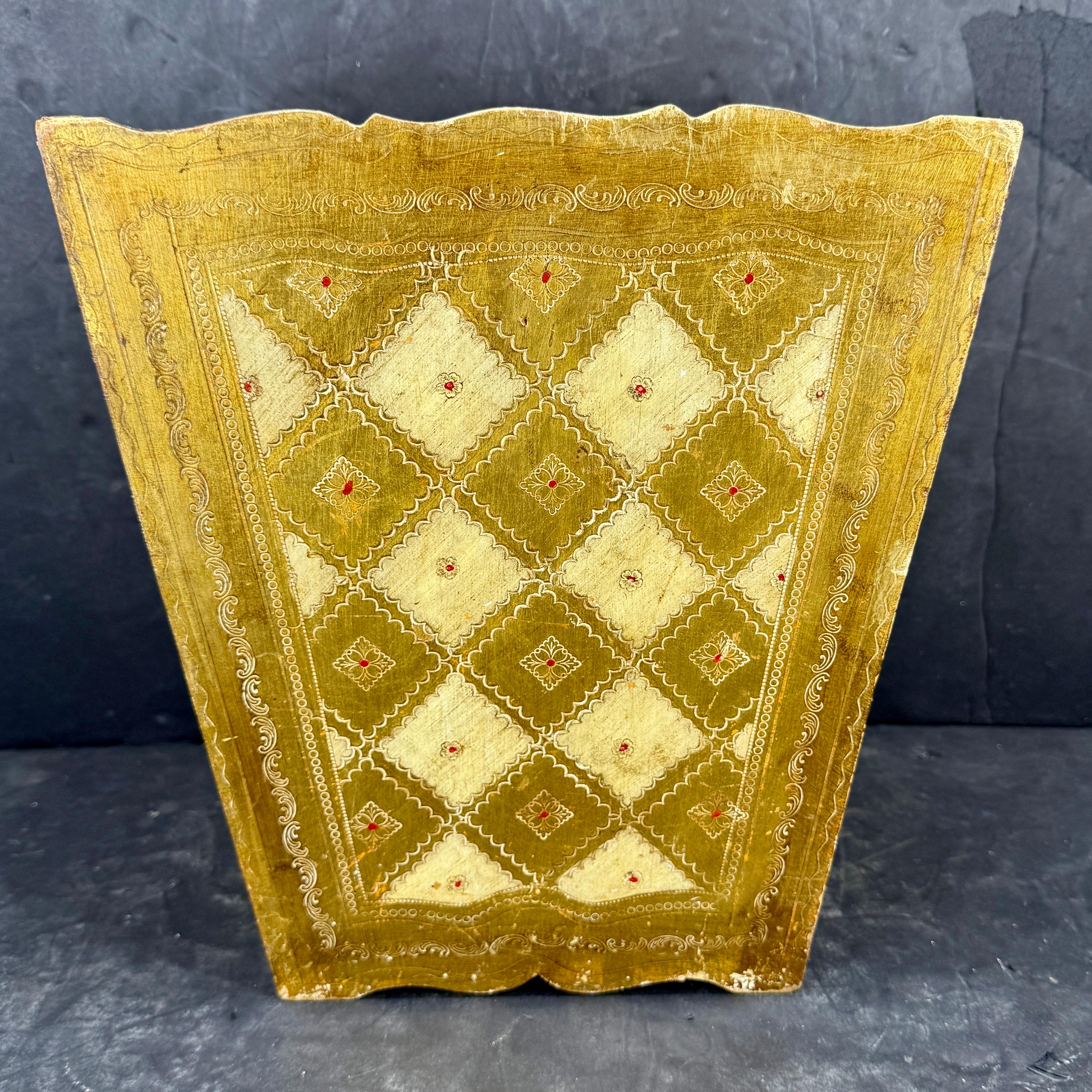 Dorato Cestino per rifiuti in oro e crema Florentine, Mid-Century Modern in vendita