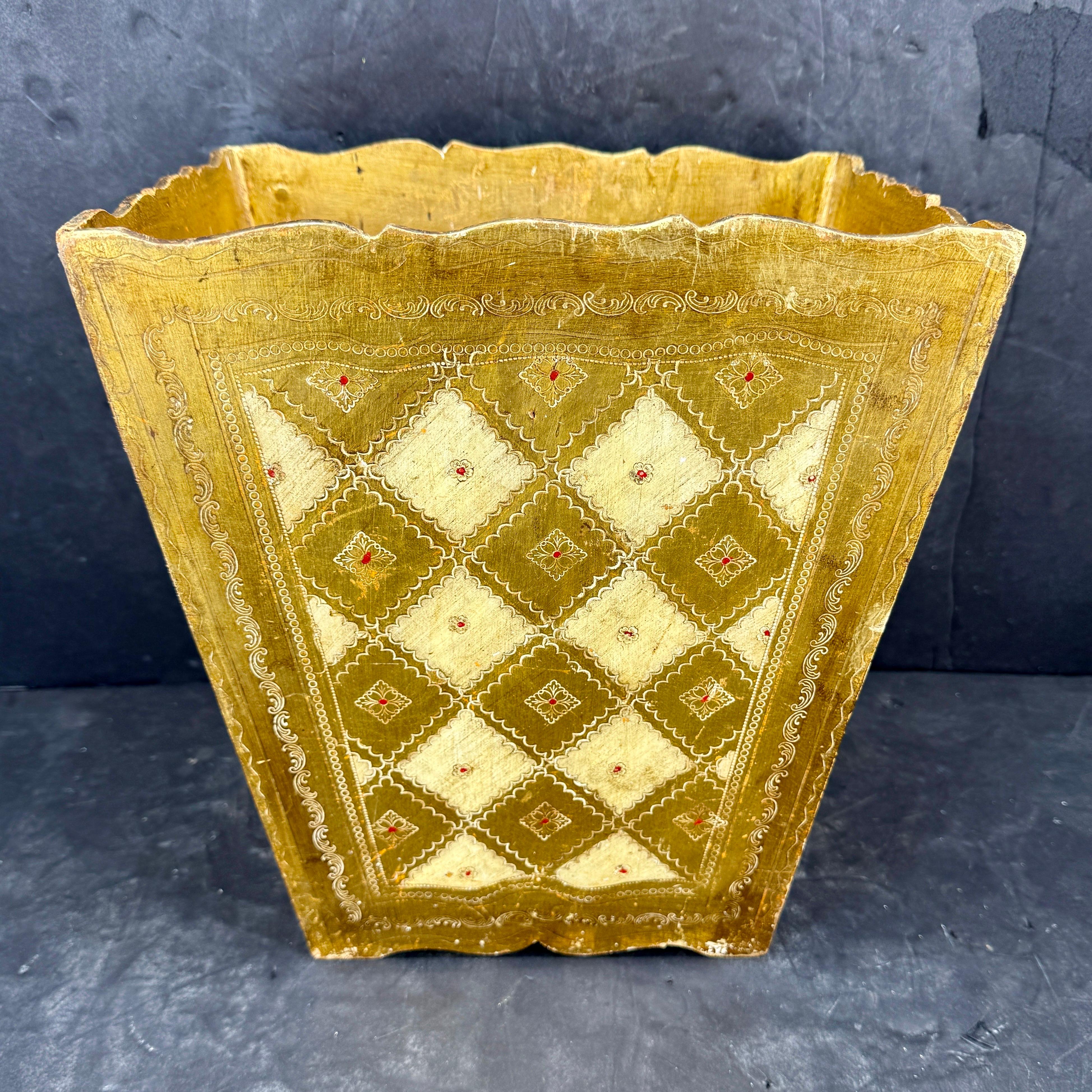 Cestino per rifiuti in oro e crema Florentine, Mid-Century Modern In condizioni buone in vendita a Haddonfield, NJ