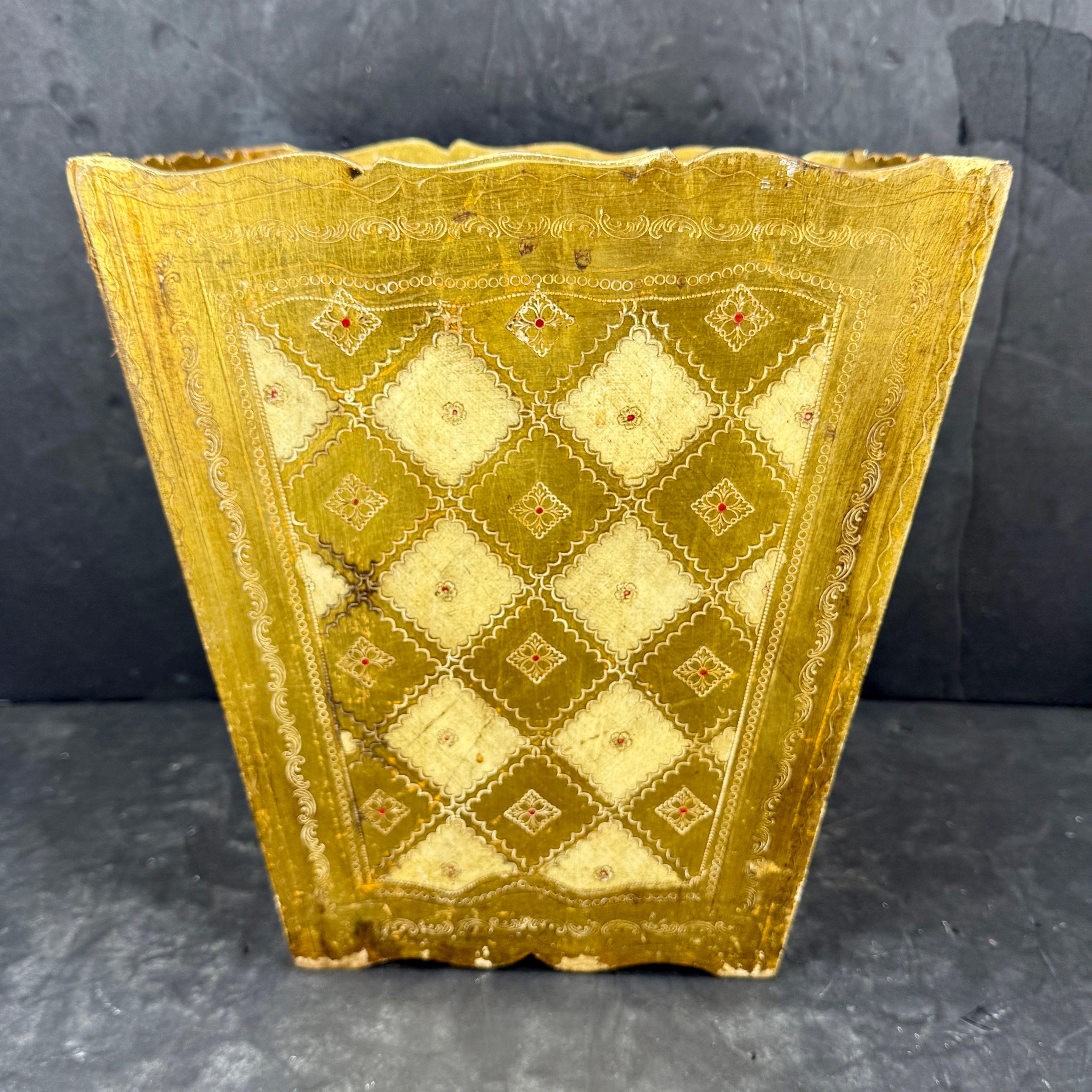 Legno Cestino per rifiuti in oro e crema Florentine, Mid-Century Modern in vendita
