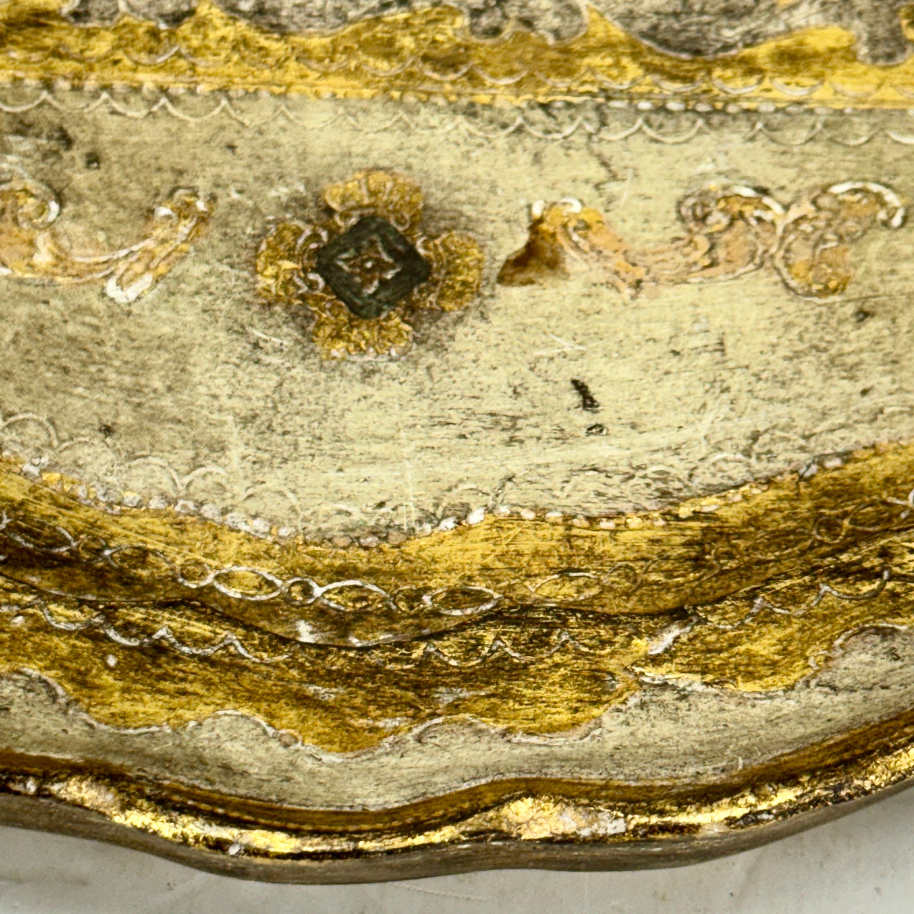 Italian Florentine Gold Gilt Ivory Vintage Wood Round Tray  For Sale 5