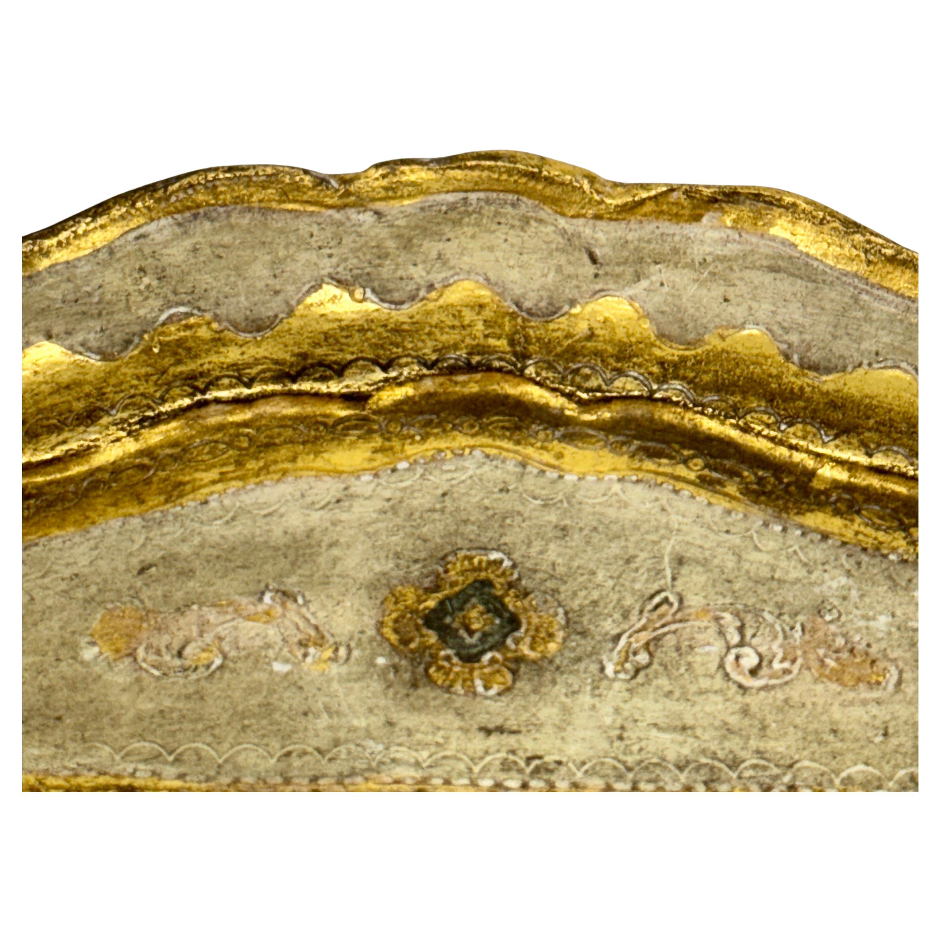 Italian Florentine Gold Gilt Ivory Vintage Wood Round Tray  In Good Condition For Sale In Haddonfield, NJ