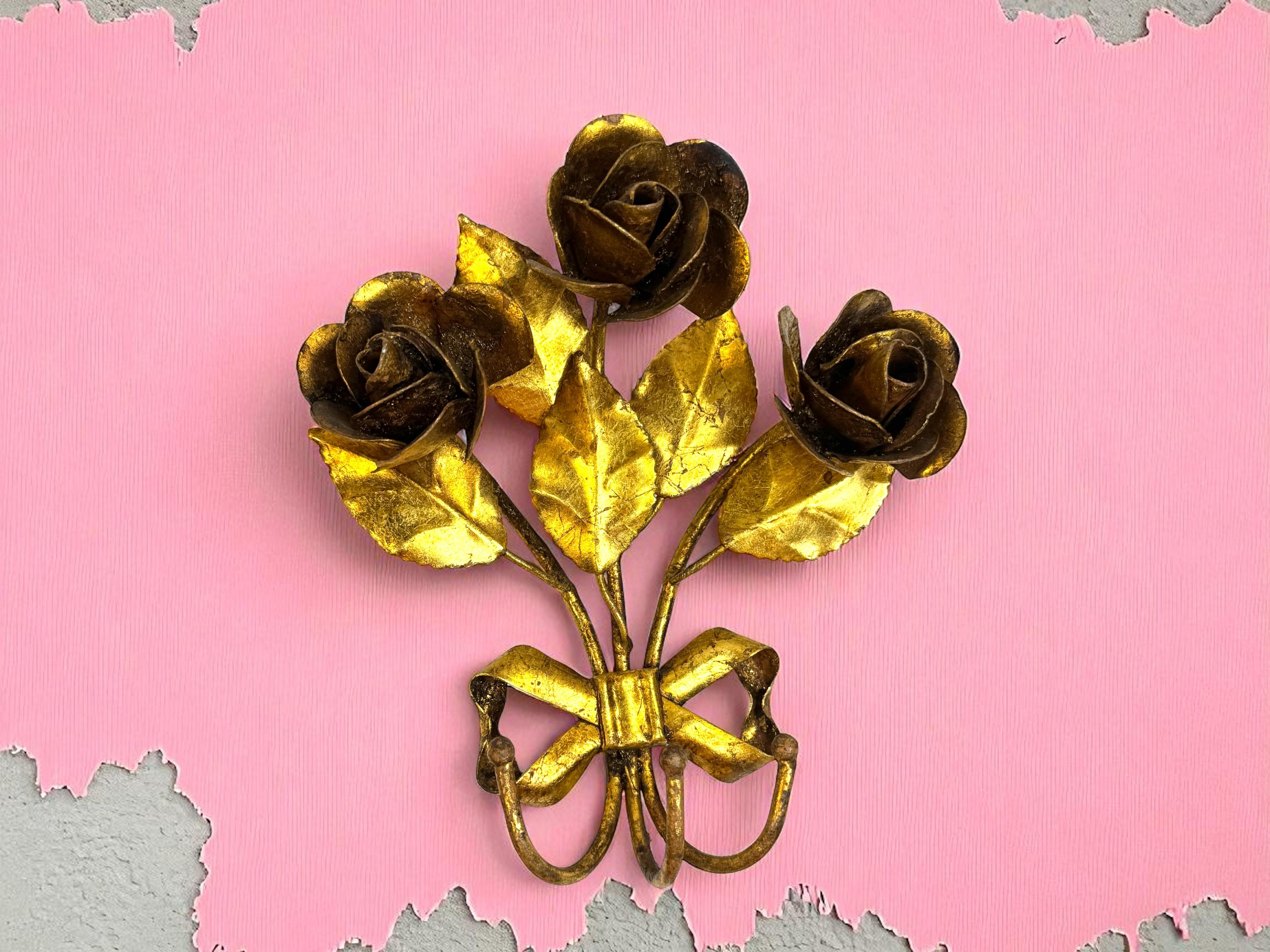 Set di appendiabiti a rosa in metallo dorato Florentine, anni '50 4